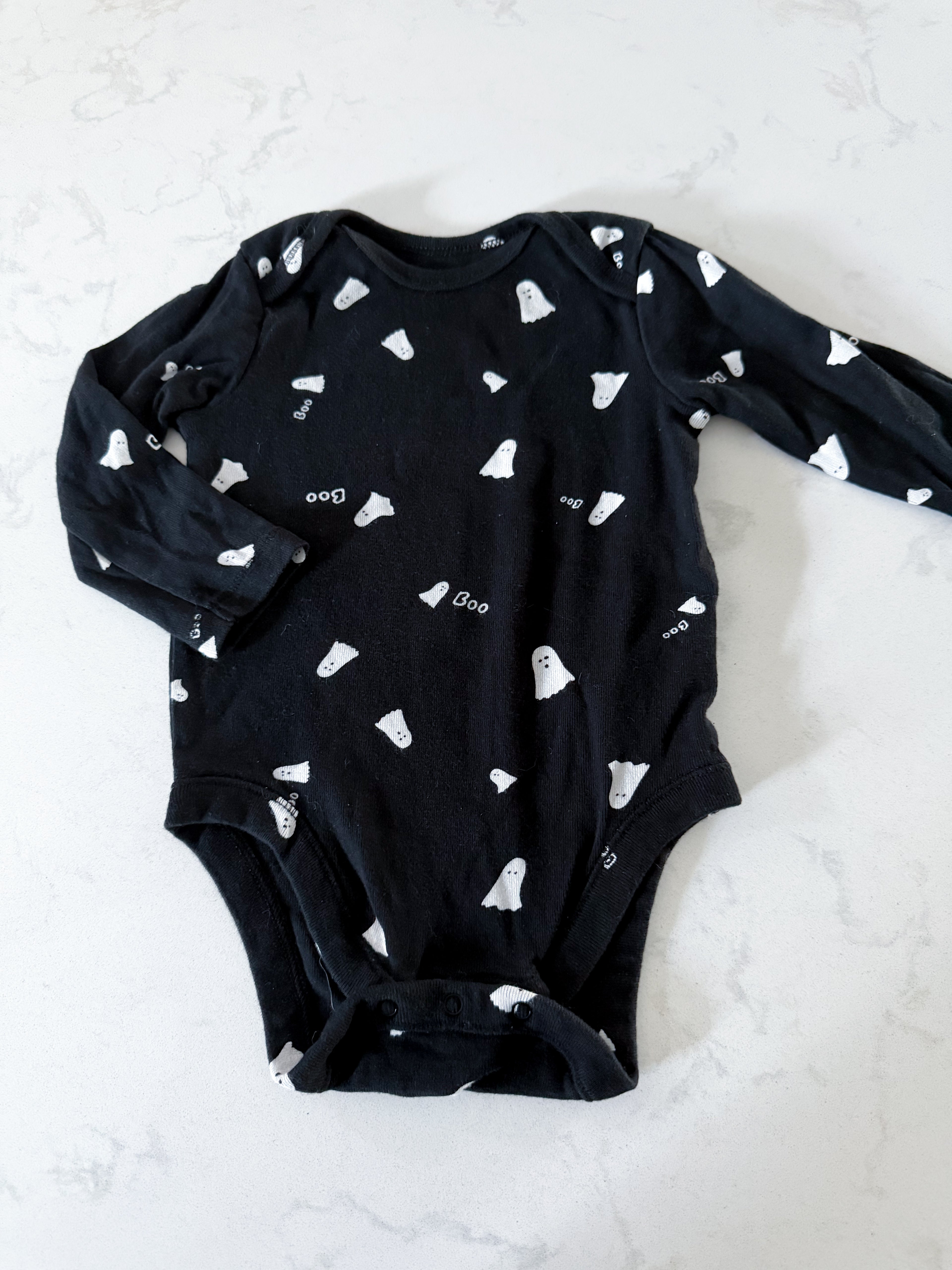 Old Navy- 6-12m- VGUC- black long sleeve bodysuit with ghosts all over