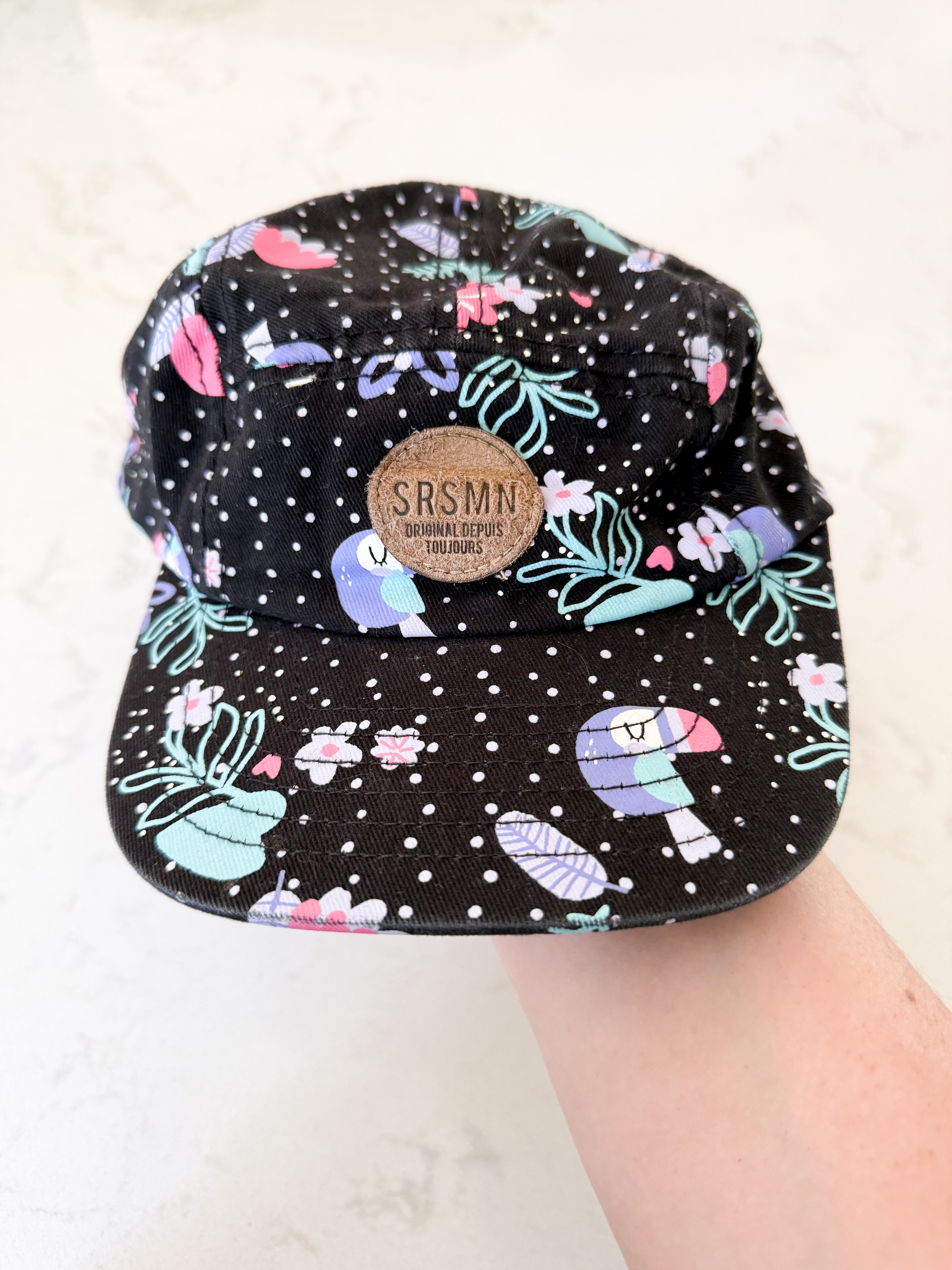 Souris Mini- 50-53cm- GUC- black Ball cap with bird graphics