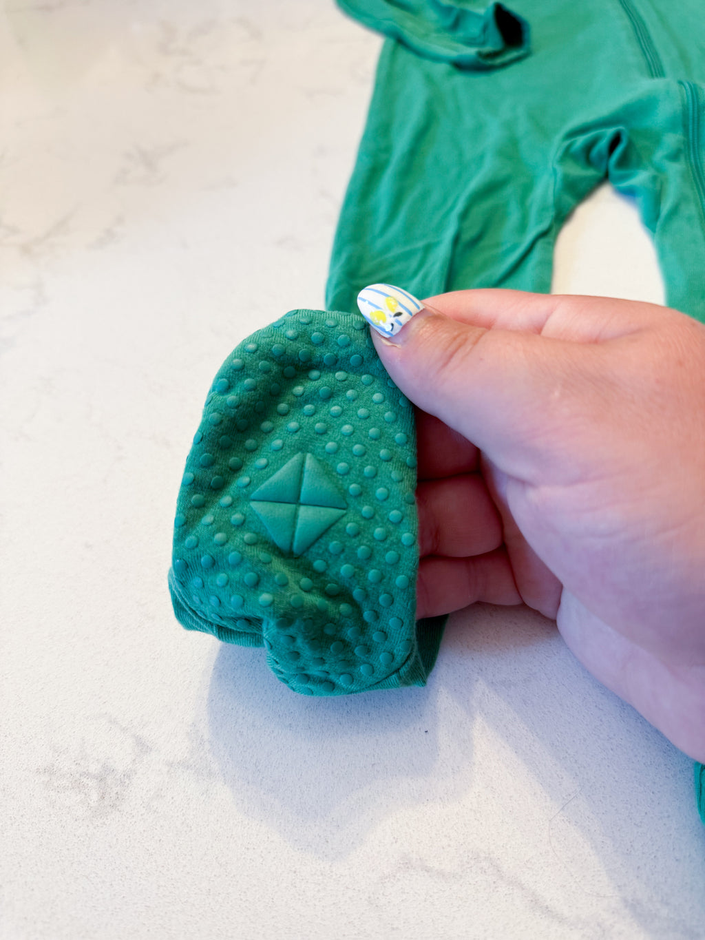 Kyte Baby- 12-18m- GUC- bright green zip up bamboo footie pajamas