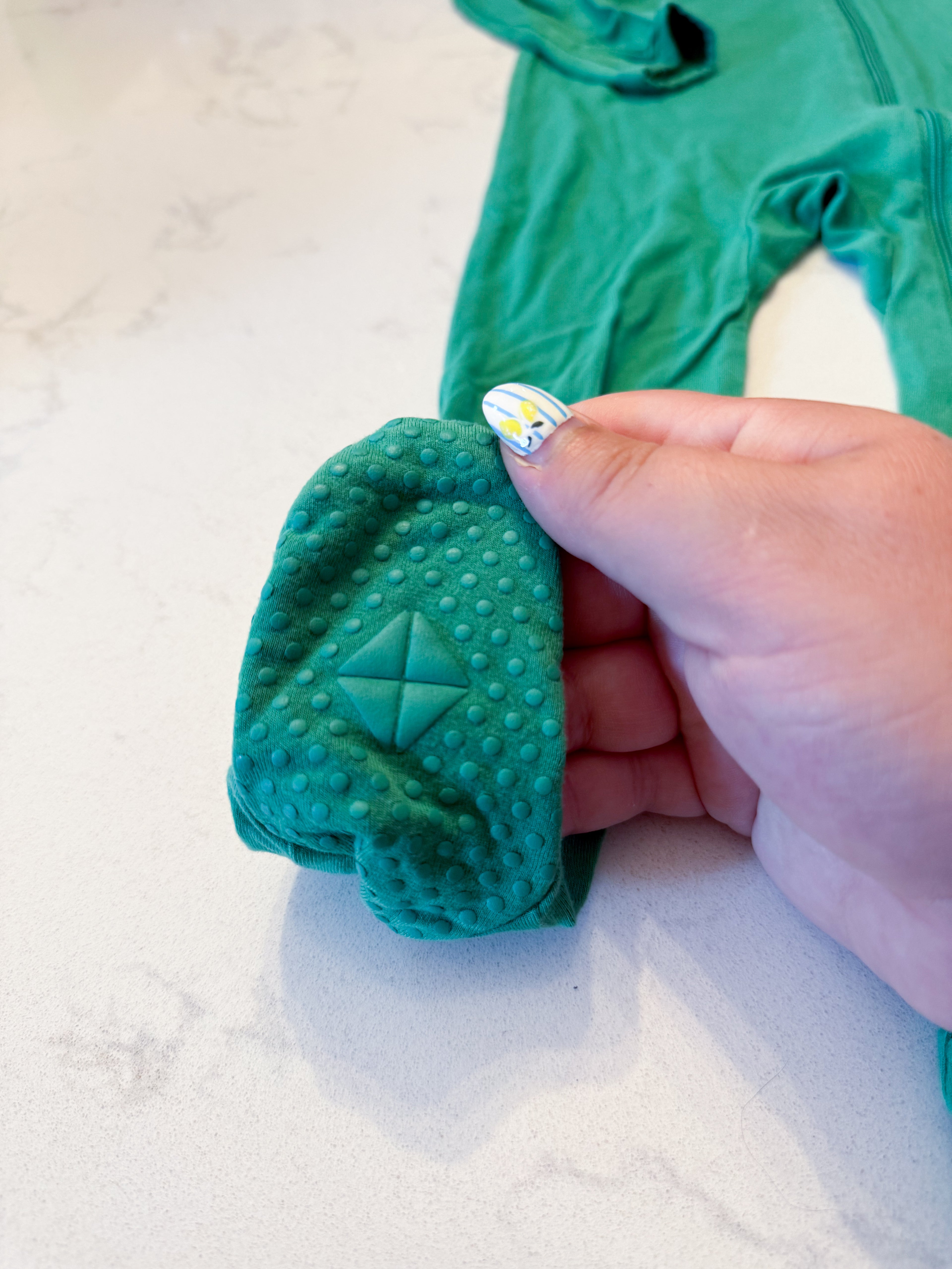 Kyte Baby- 12-18m- GUC- bright green zip up bamboo footie pajamas