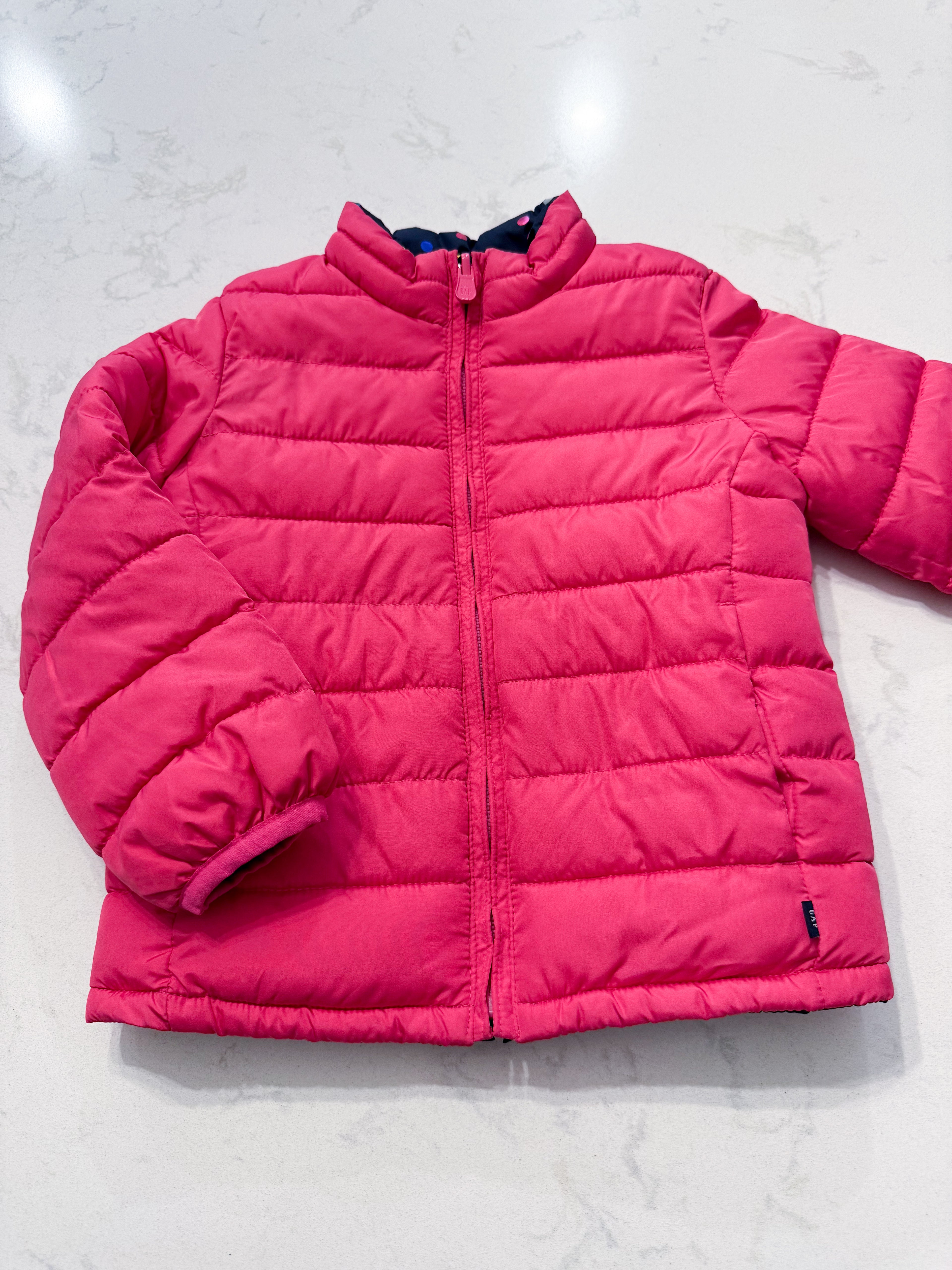 Gap- 4T- VGUC- reversible rainbow dot puffer jacket with pink reverse