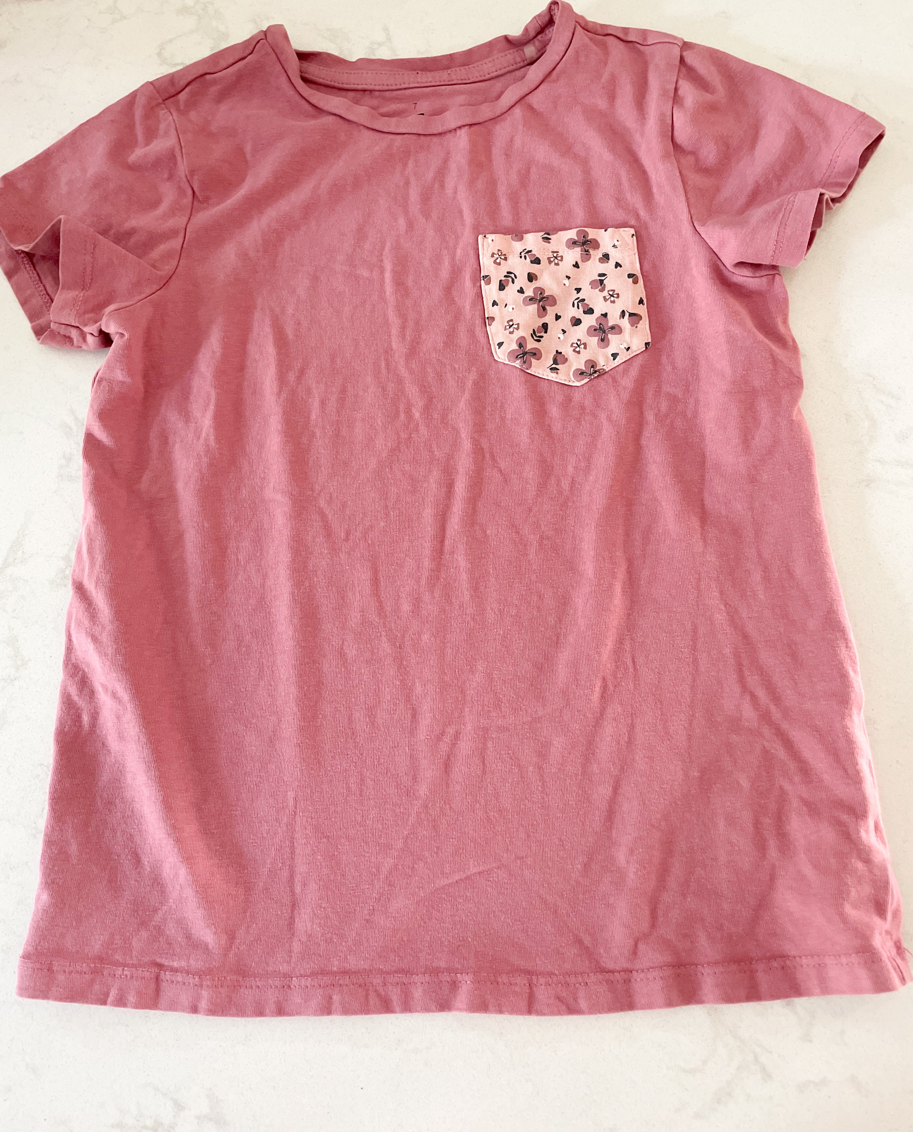 Tag-7Y-GUC- Dusty rose t shirt with floral patterned pocket