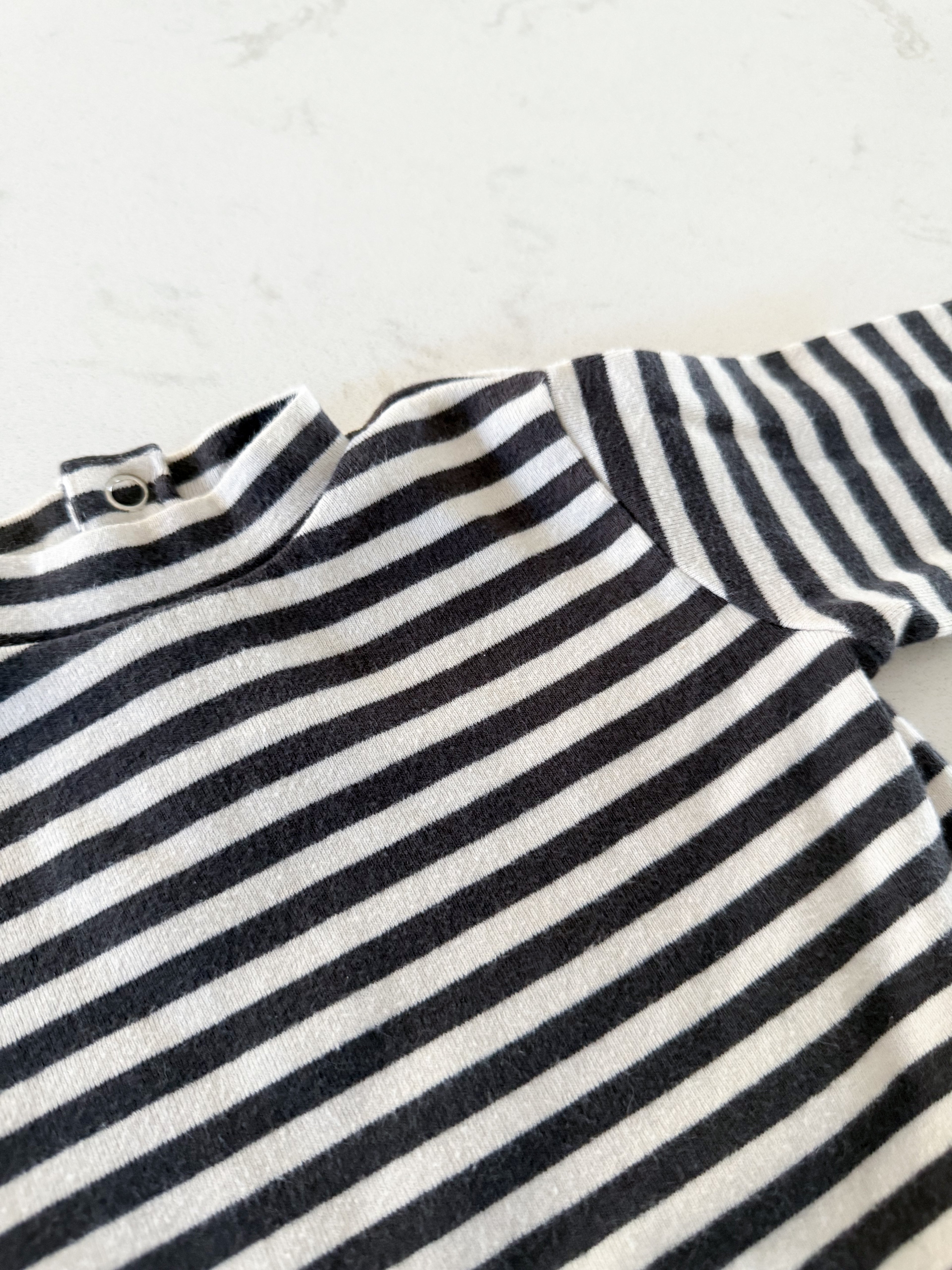 Zara- 6-9m- GUC- dark grey and white striped long sleeve turtle neck