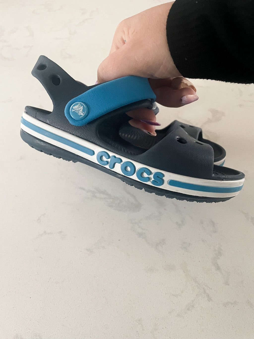 Crocs-10C- VGUC- strap sandal crocs