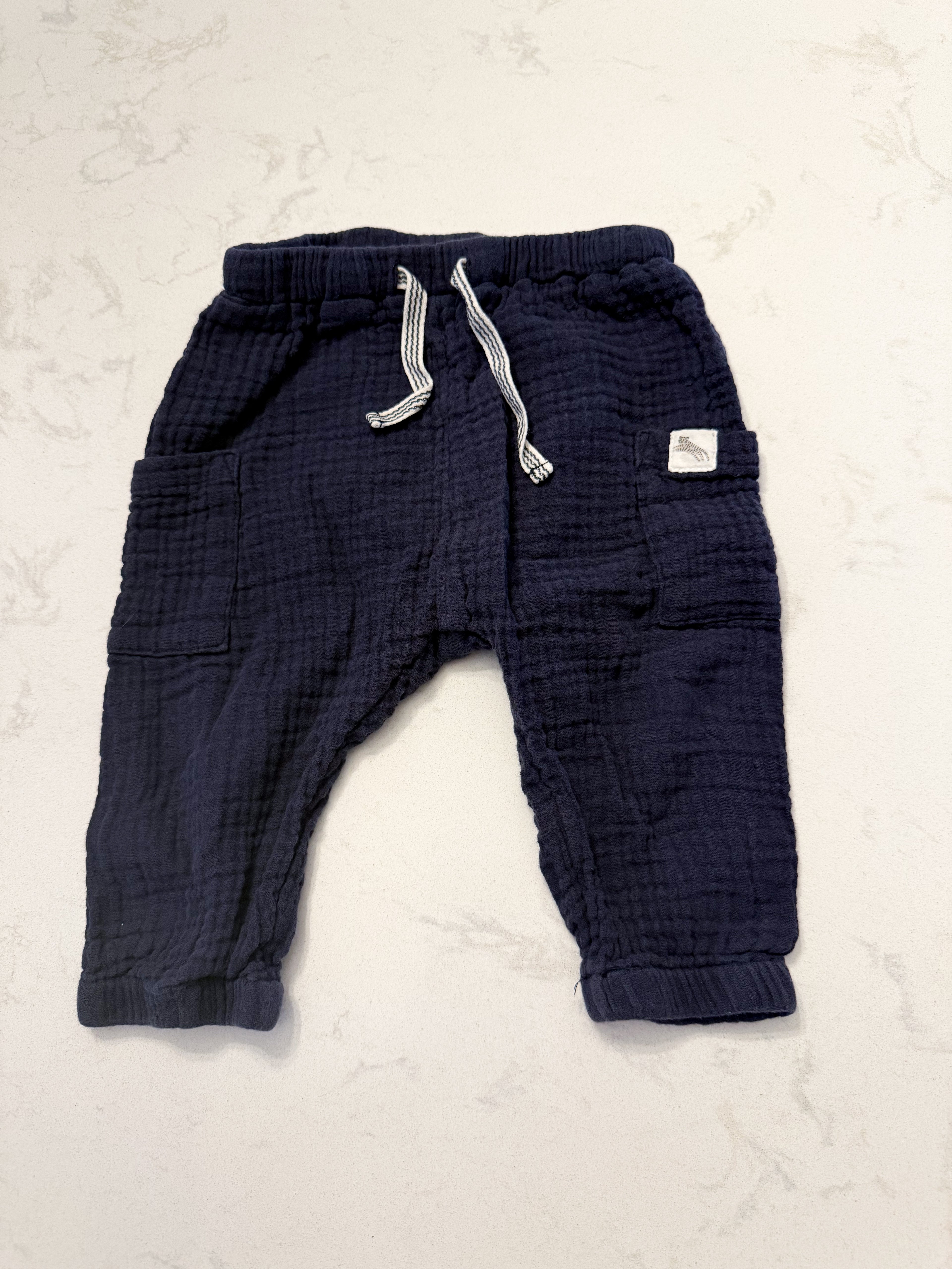 H&M- 6-9m- GUC- navy blue muslin pants
