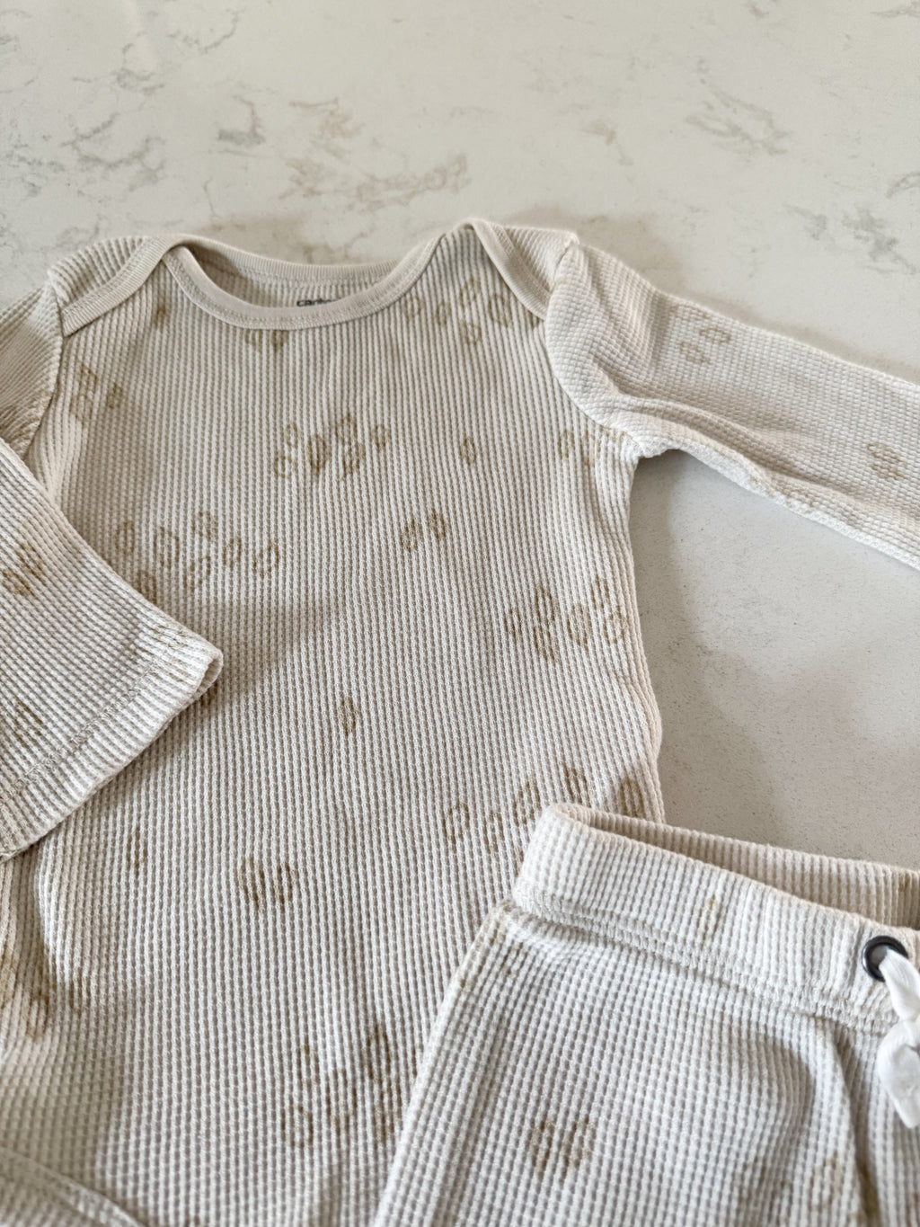 Carter’s-6m- VGUC- cream waffle knit two piece set with beige leaves