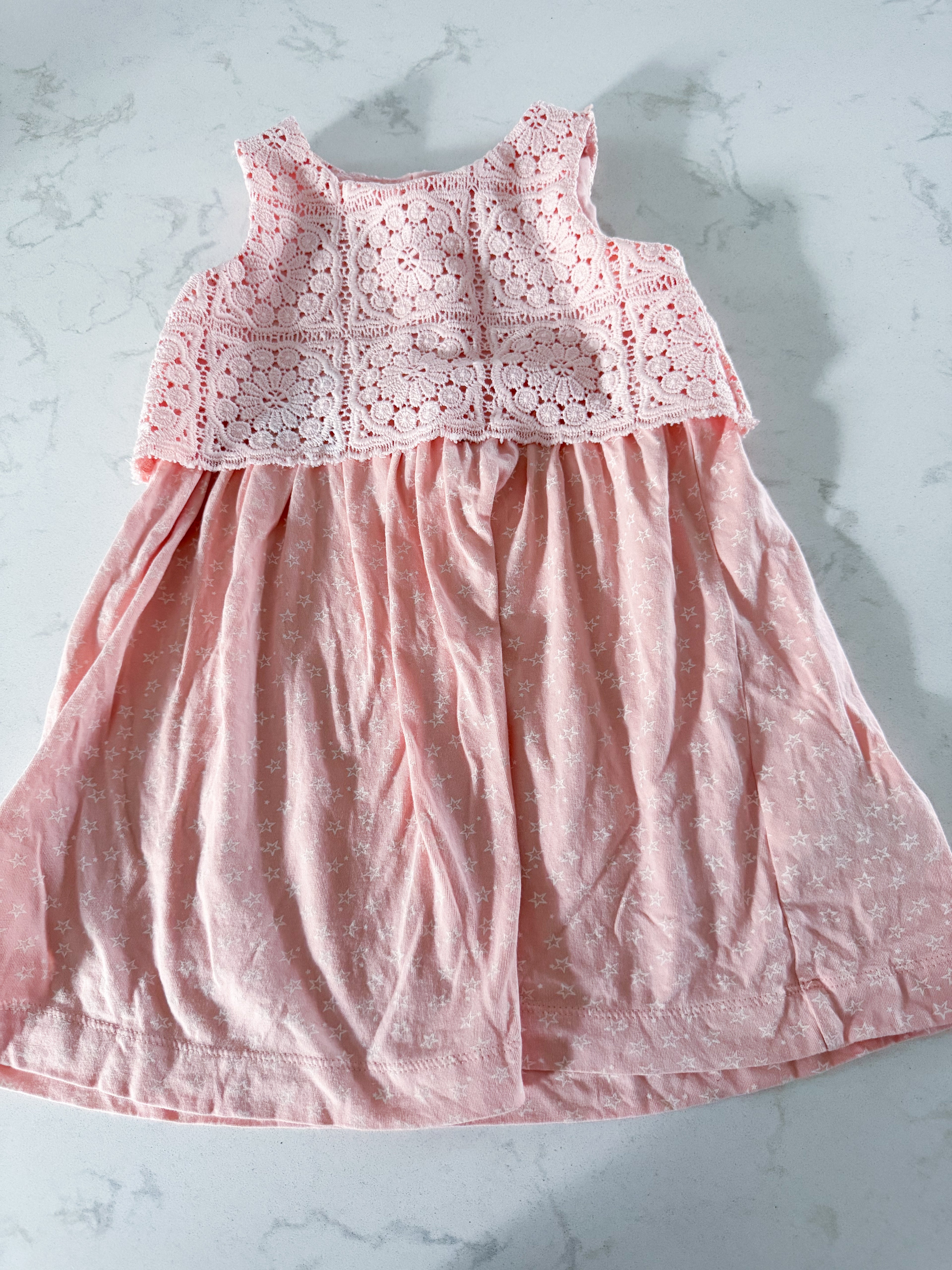 Gap- 3T- VGUC- pink dress with lace top and star patterned bottom