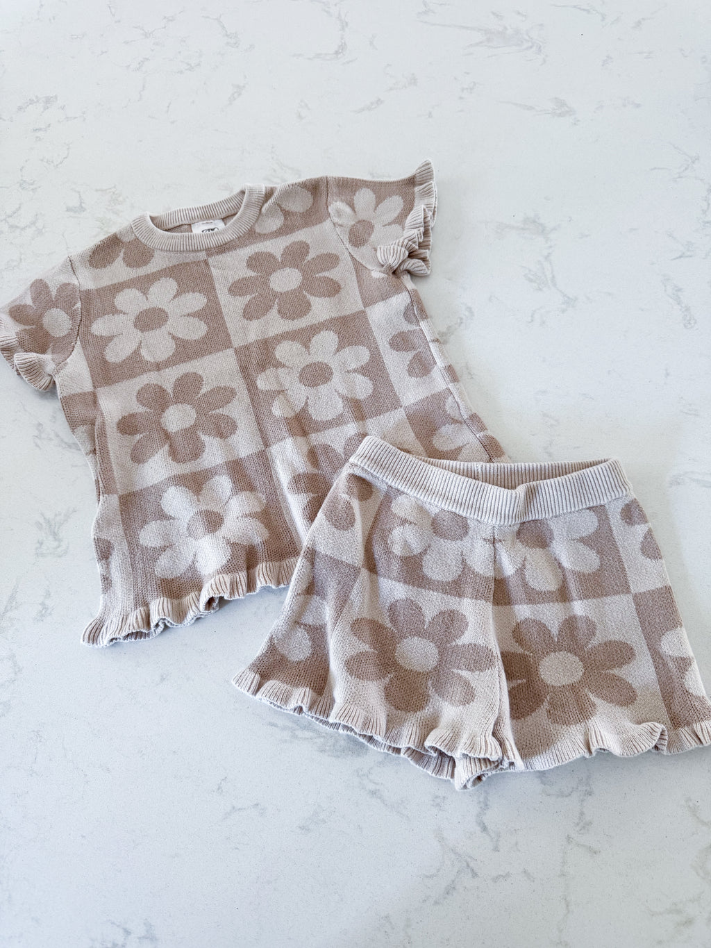 Amor Es Grace- 2T- VGUC- beige two piece knit set with florals