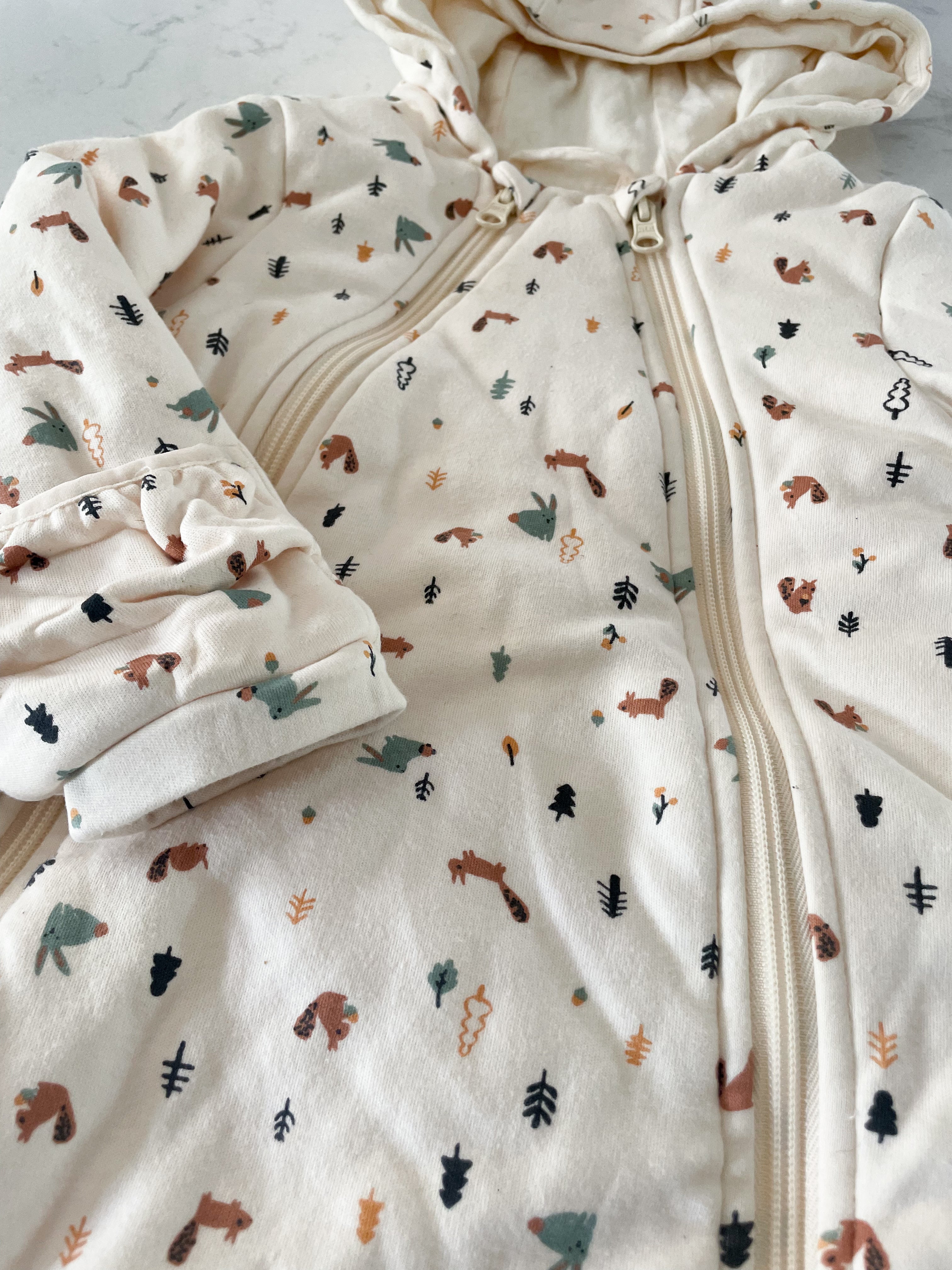 Joe Fresh-18-24m-GUC- cream coloured bunting suit with woodland animals