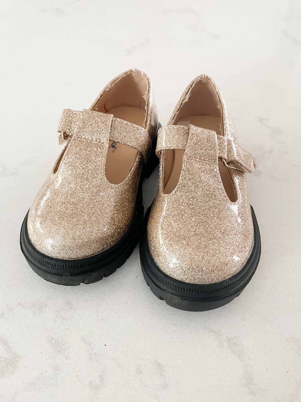 Cat and Jack- 5C- EUC- gold sparkly slip on shoes