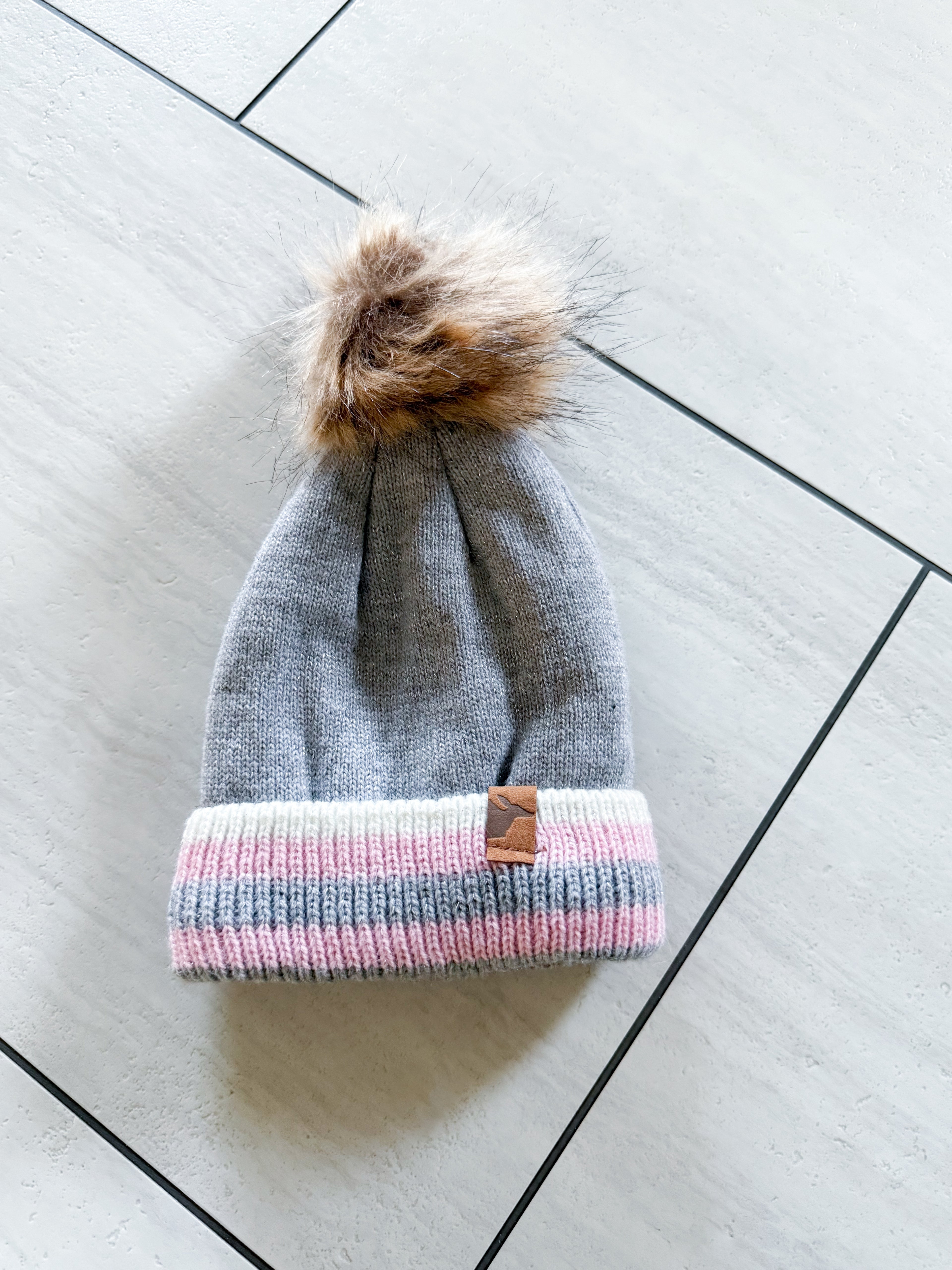 Kombi- infant- GUC- Grey White and pink toque with Pom Pom