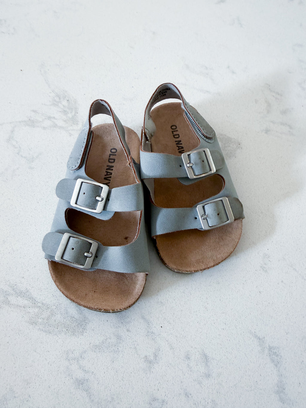 Old Navy- 12-18m- VGUC- light grey strap sandals