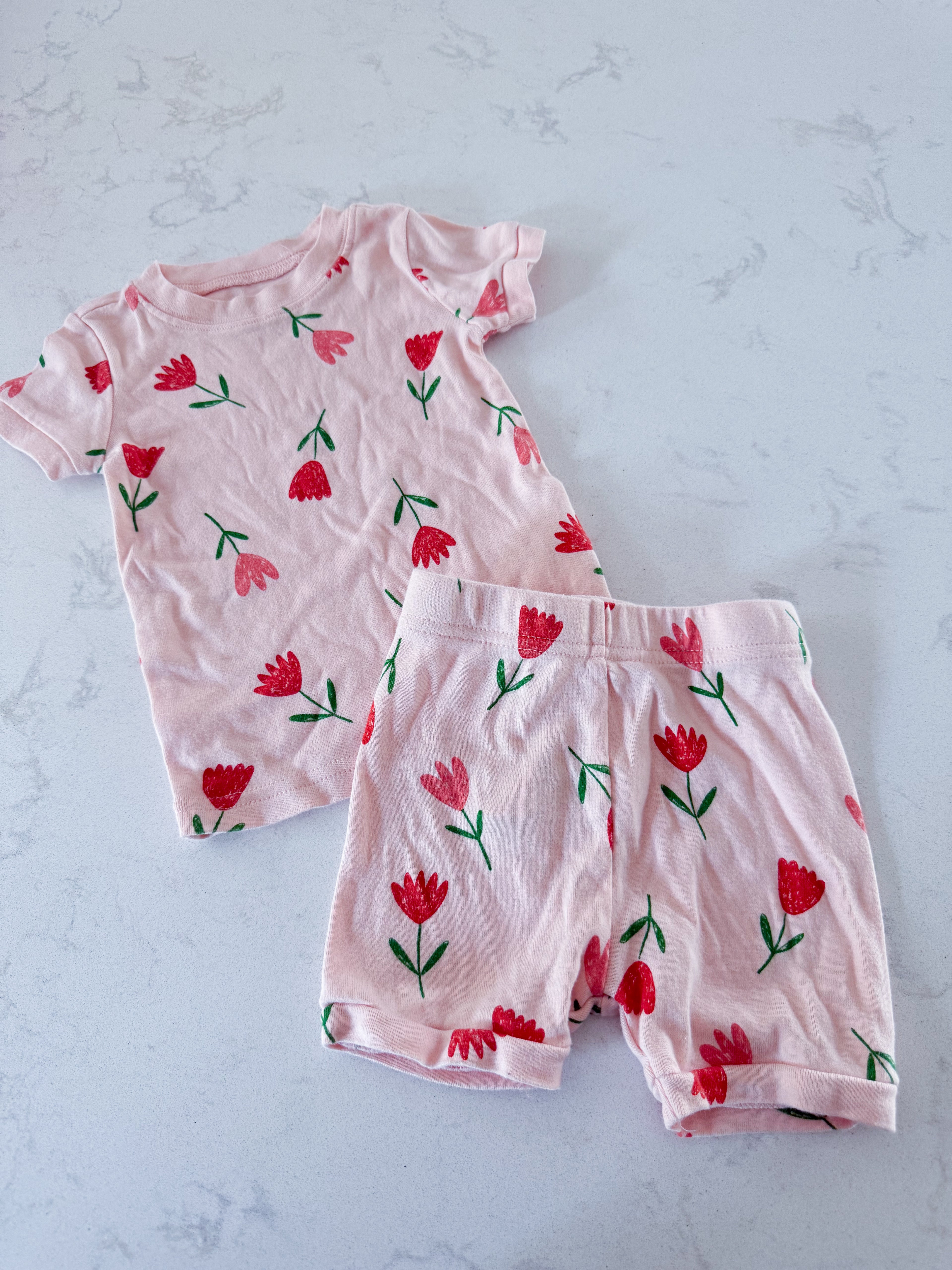 Old Navy- 6-12m- VGUC- light pink two piece shorts jammies with red tulips