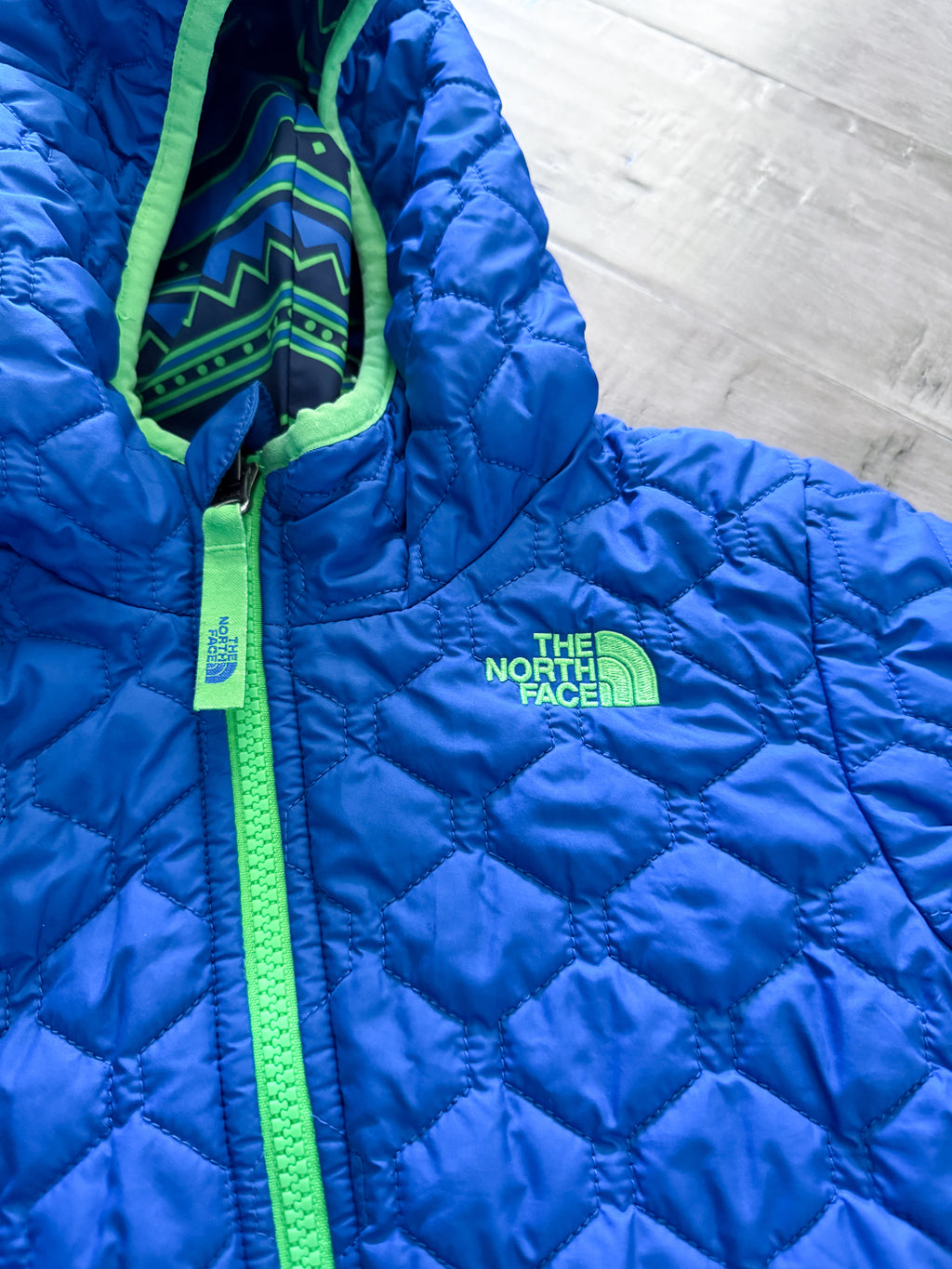 The North Face- 2T- VGUC- reversible blue thin quilted jacket with neon green accents