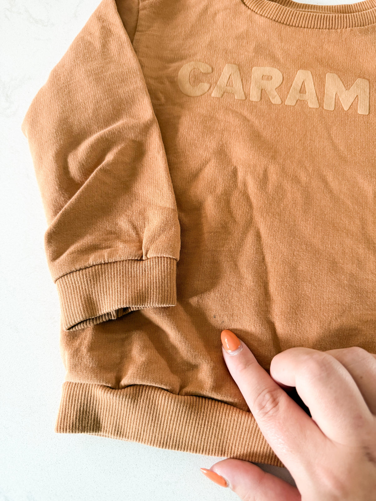 Souris Mini- 18-24m- PLAY- brown crewneck with “caramel”