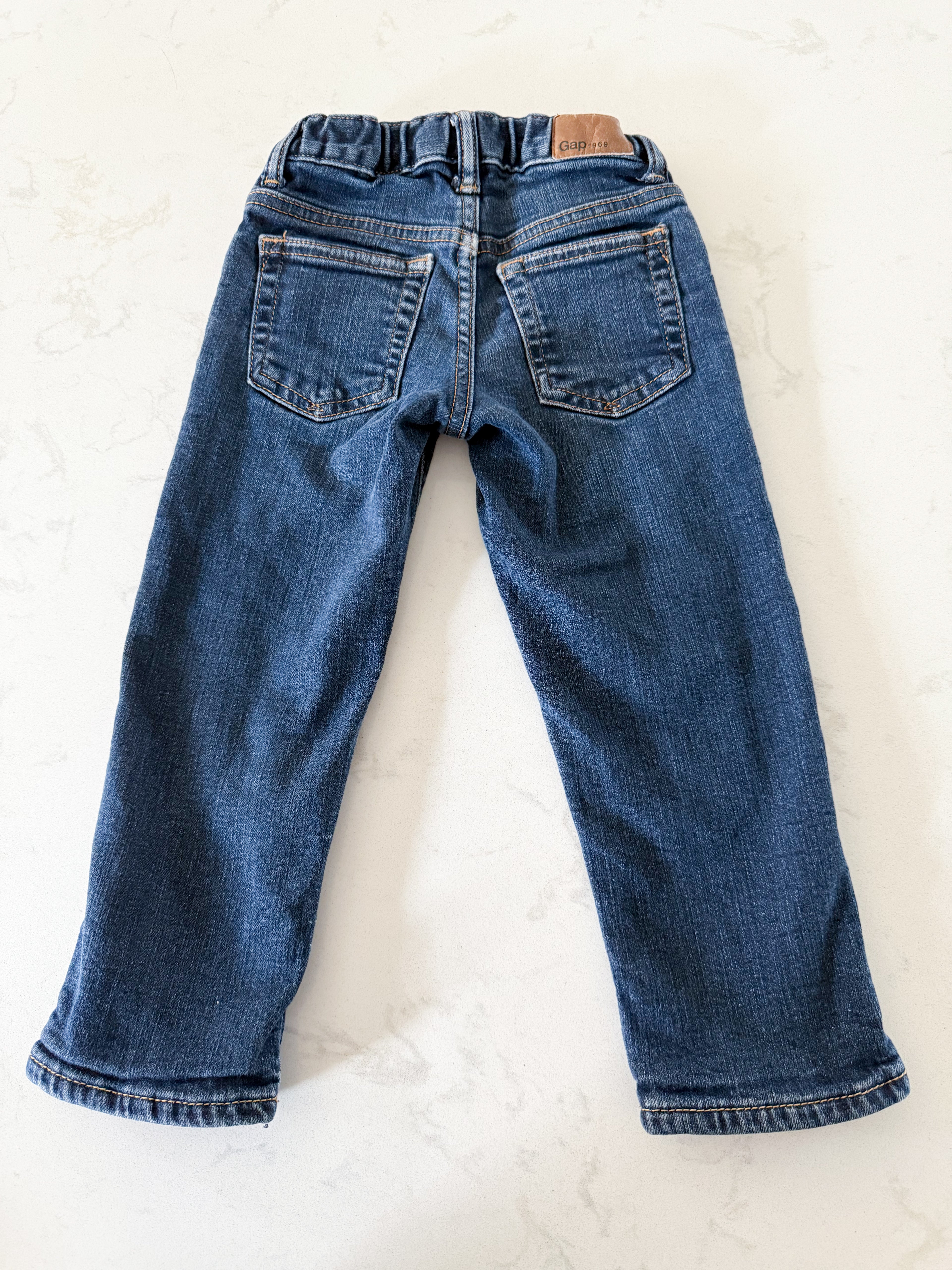 Gap- 2T- VGUC- straight leg lined jeans black and red checkered