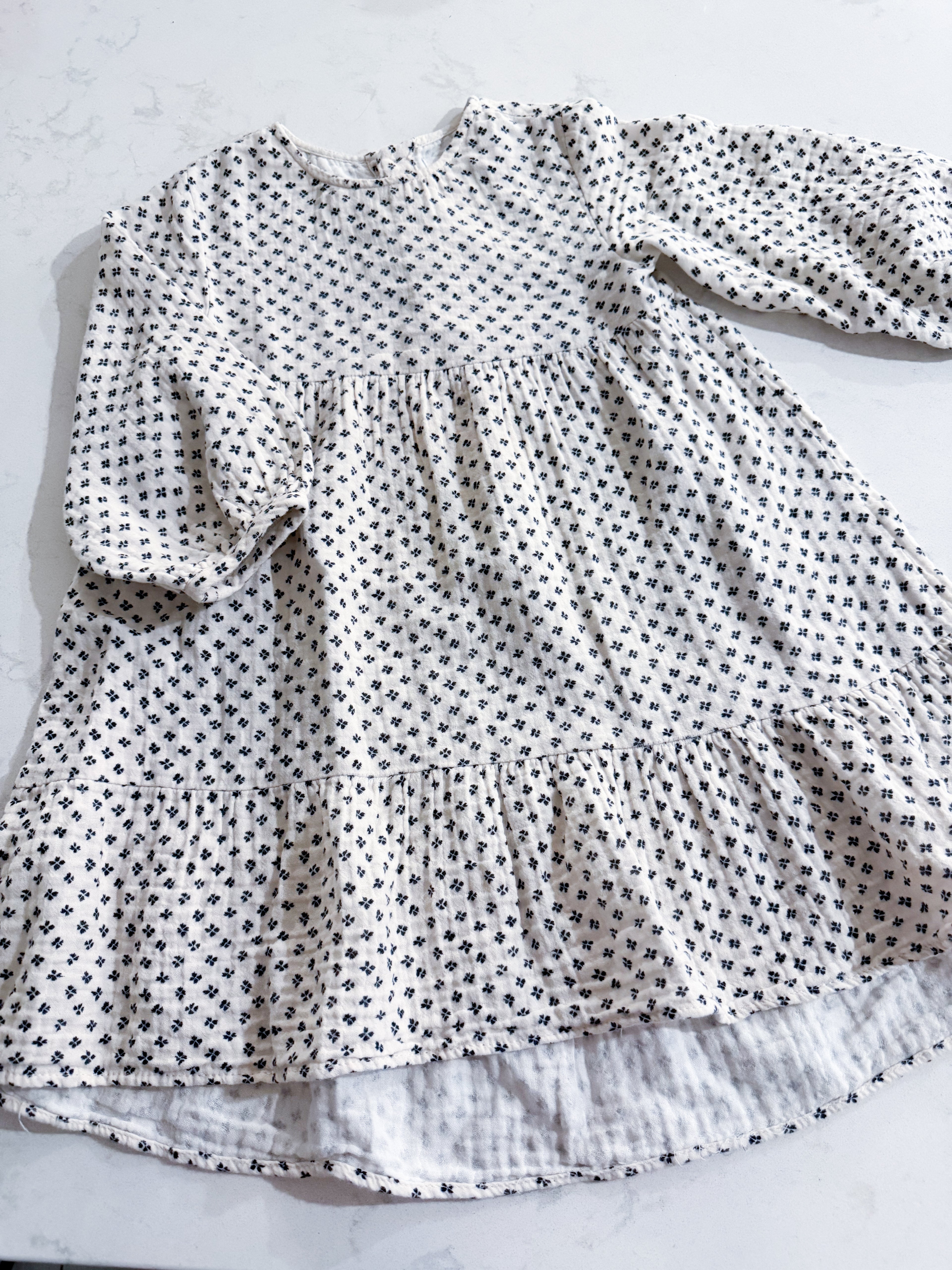 Zara- 3-4Y- VGUC- beige dress with speckle pattern