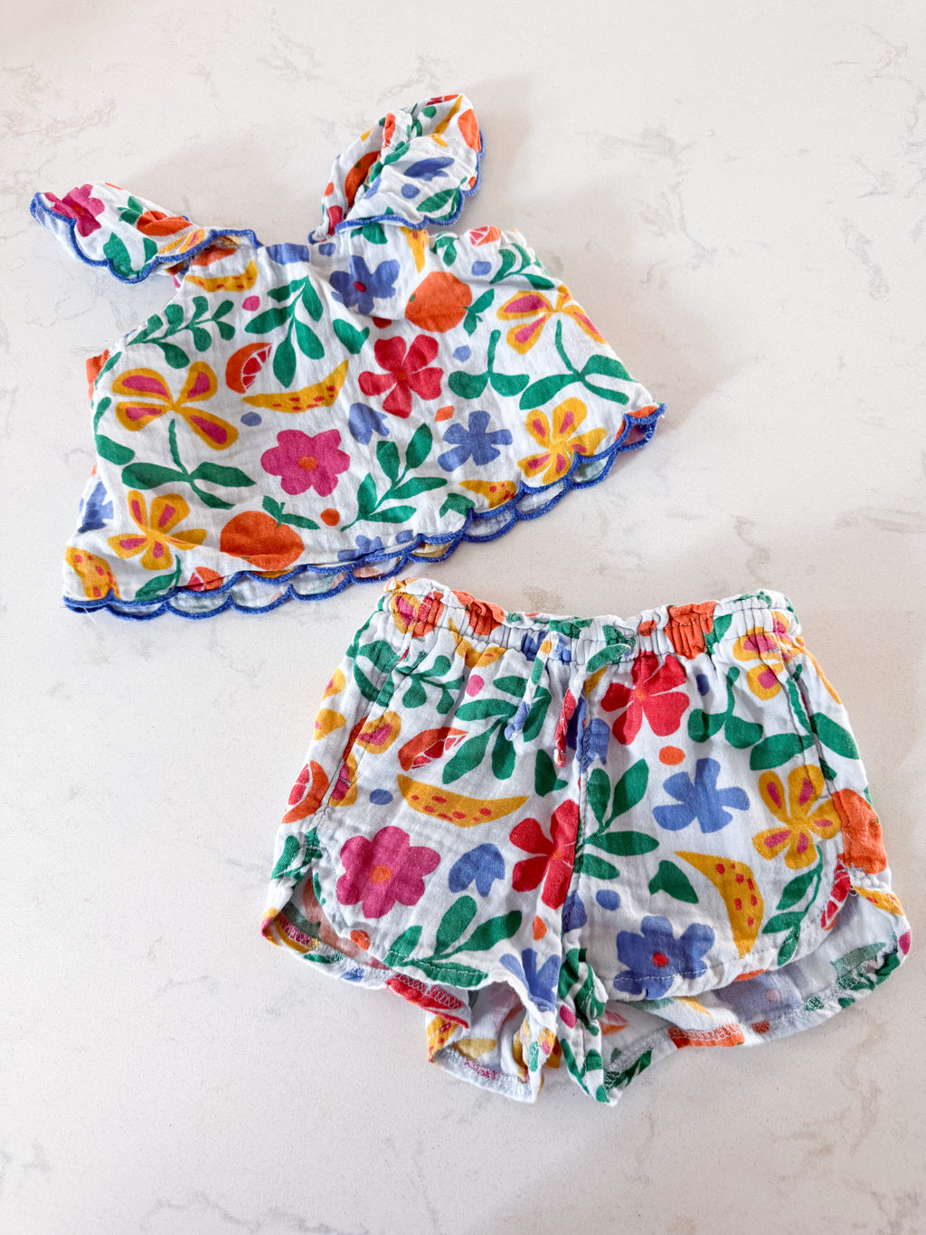 Old Navy- 18-24m- PLAY- two piece set with bright coloured florals