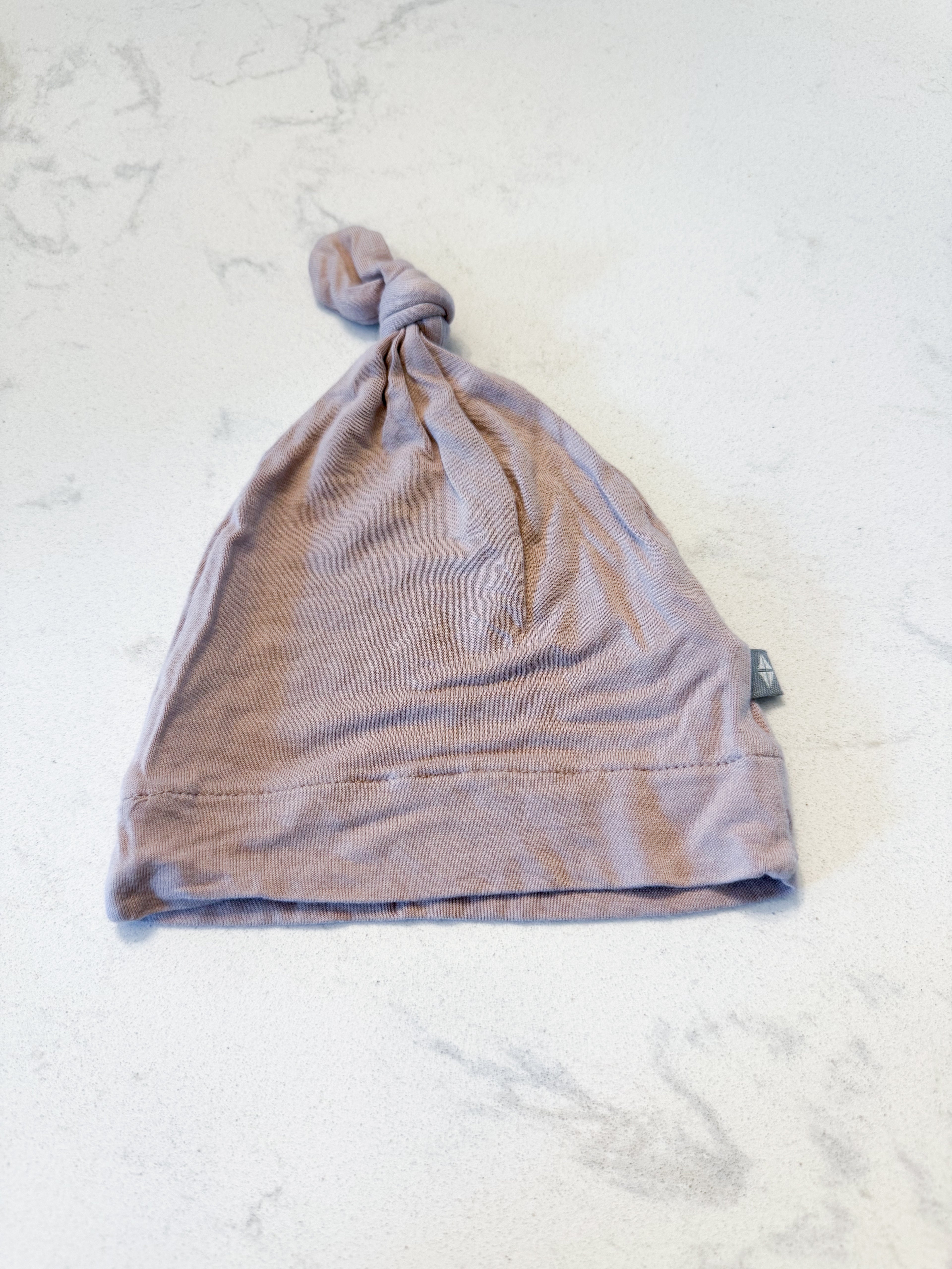 Kyte Baby- newborn- VGUC- neutral beigeish pink slouchy hat