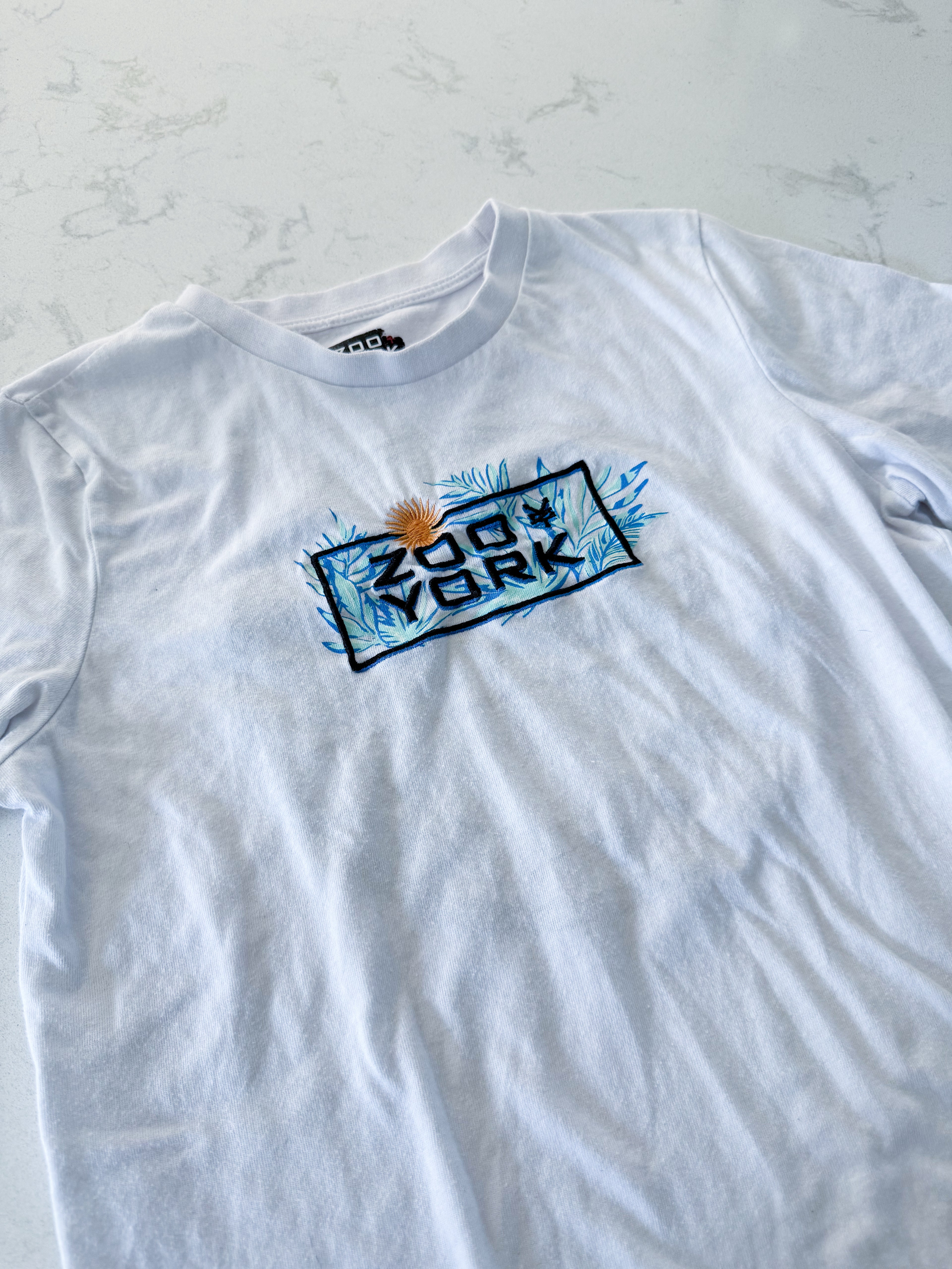 Zoo York- 14Y- PLAY- white t shirt with embroidered Zoo York logo