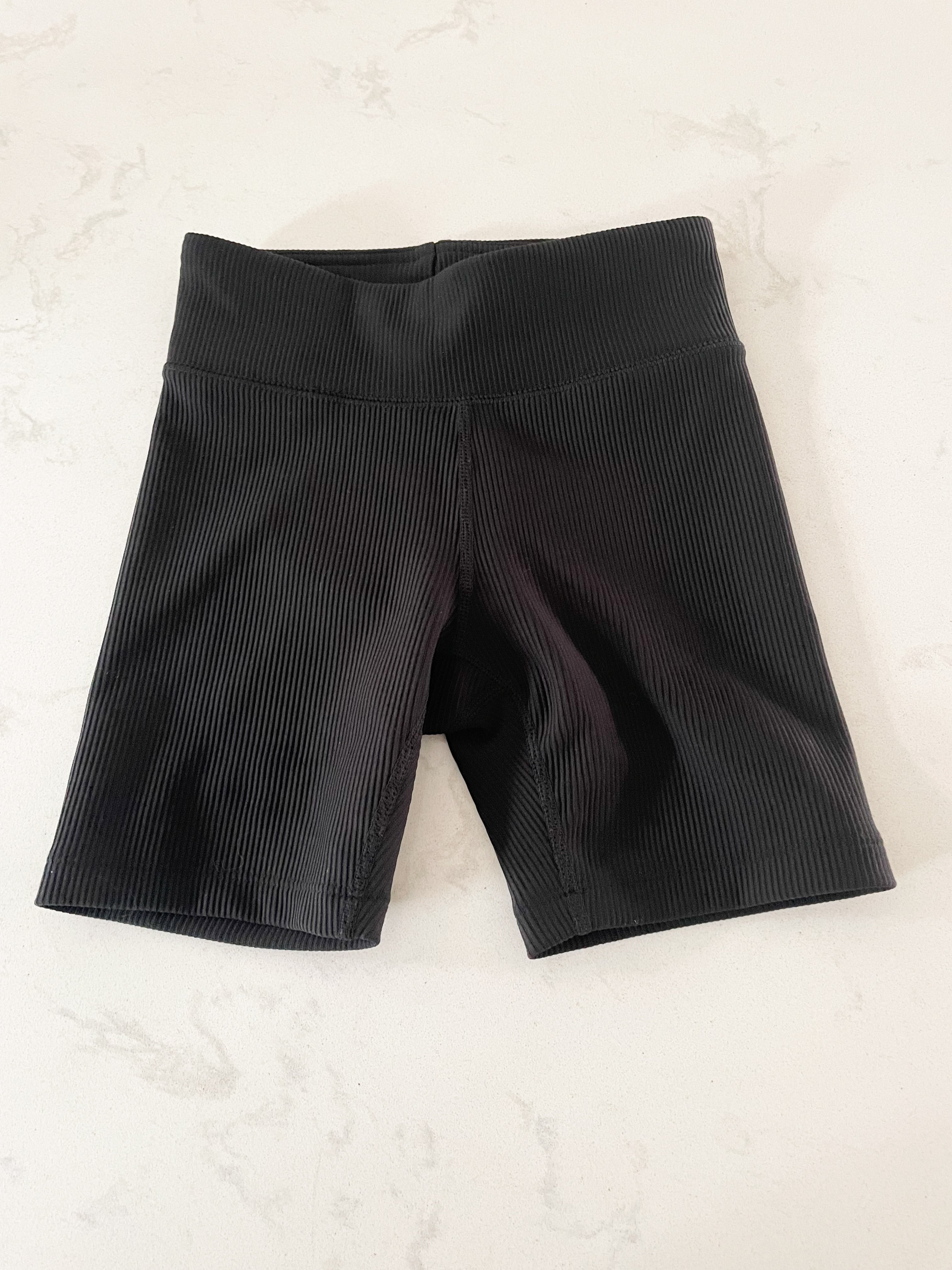 Gap Kids-6-7Y- VGUC- black ribbed spandex shorts