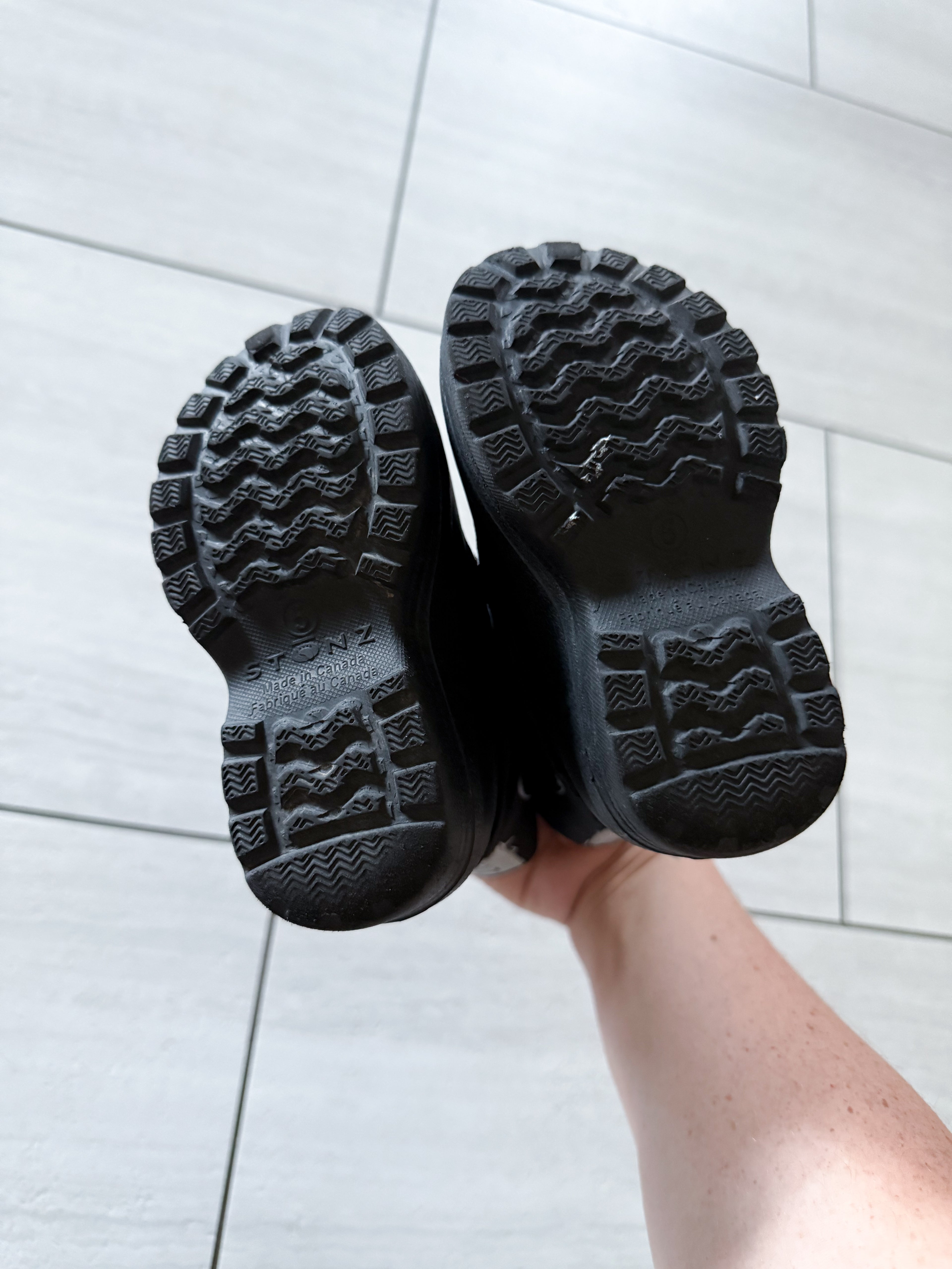 Stonz- 5C- PLAY- black and grey snow boots