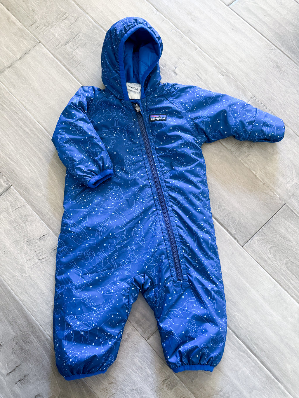 Patagonia- 0m (fits large)- VGUC- blue reversible thin bunting suit with stars