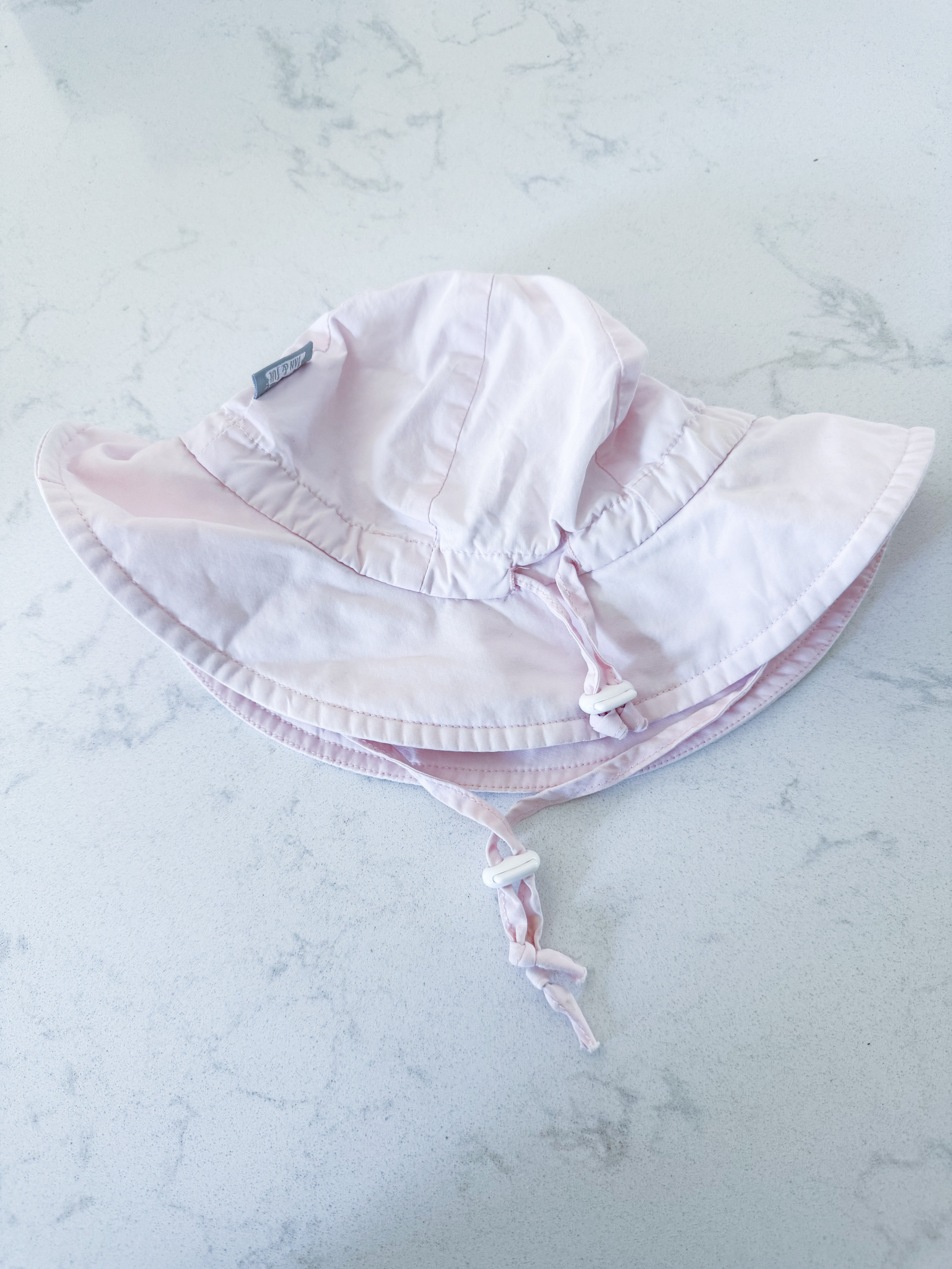 Jan and Jul- M (6-24m)- VGUC- light pink sun hat with strap