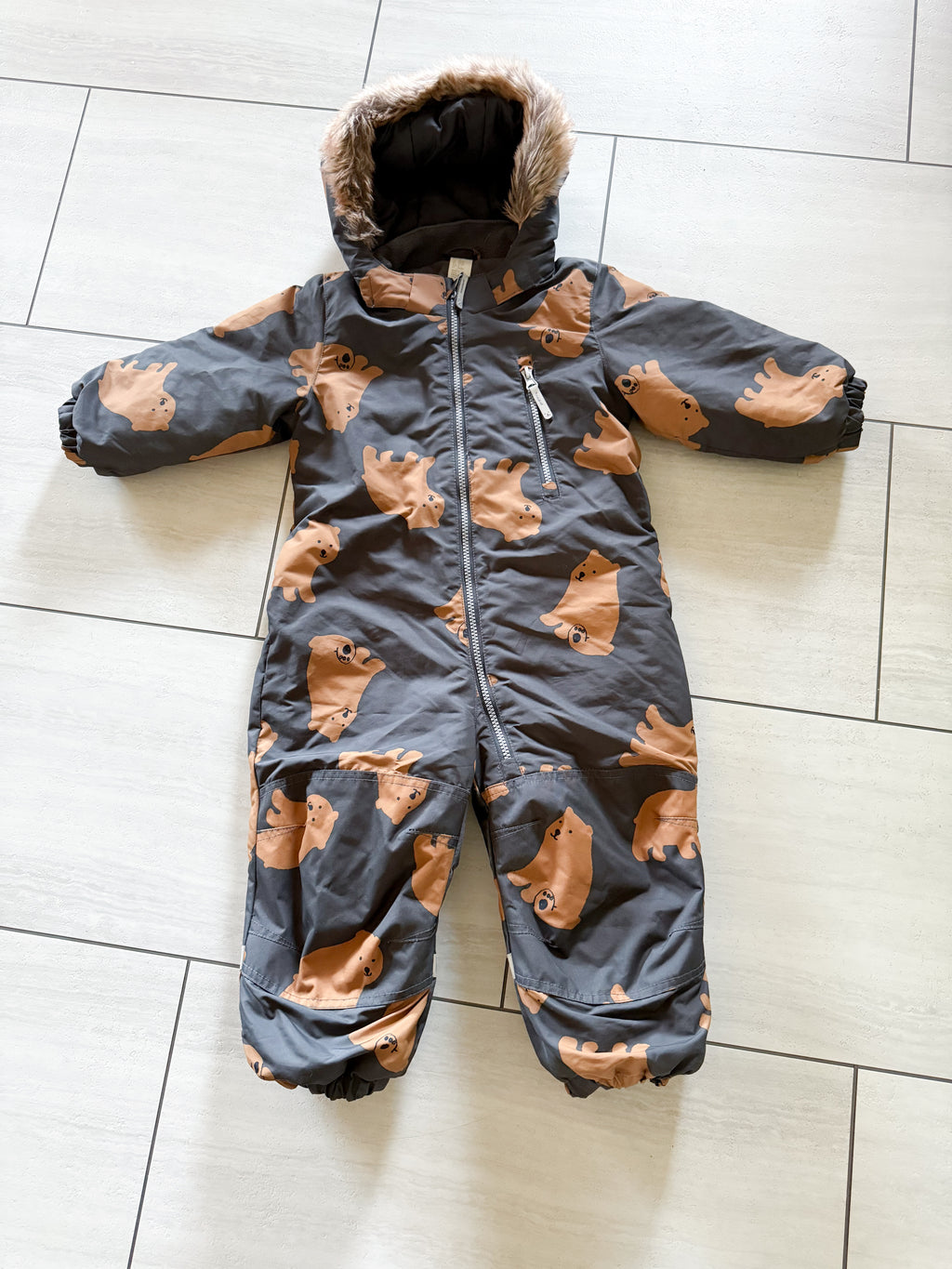 H&M- 2T- VGUC- Grey Snow suit with brown bears