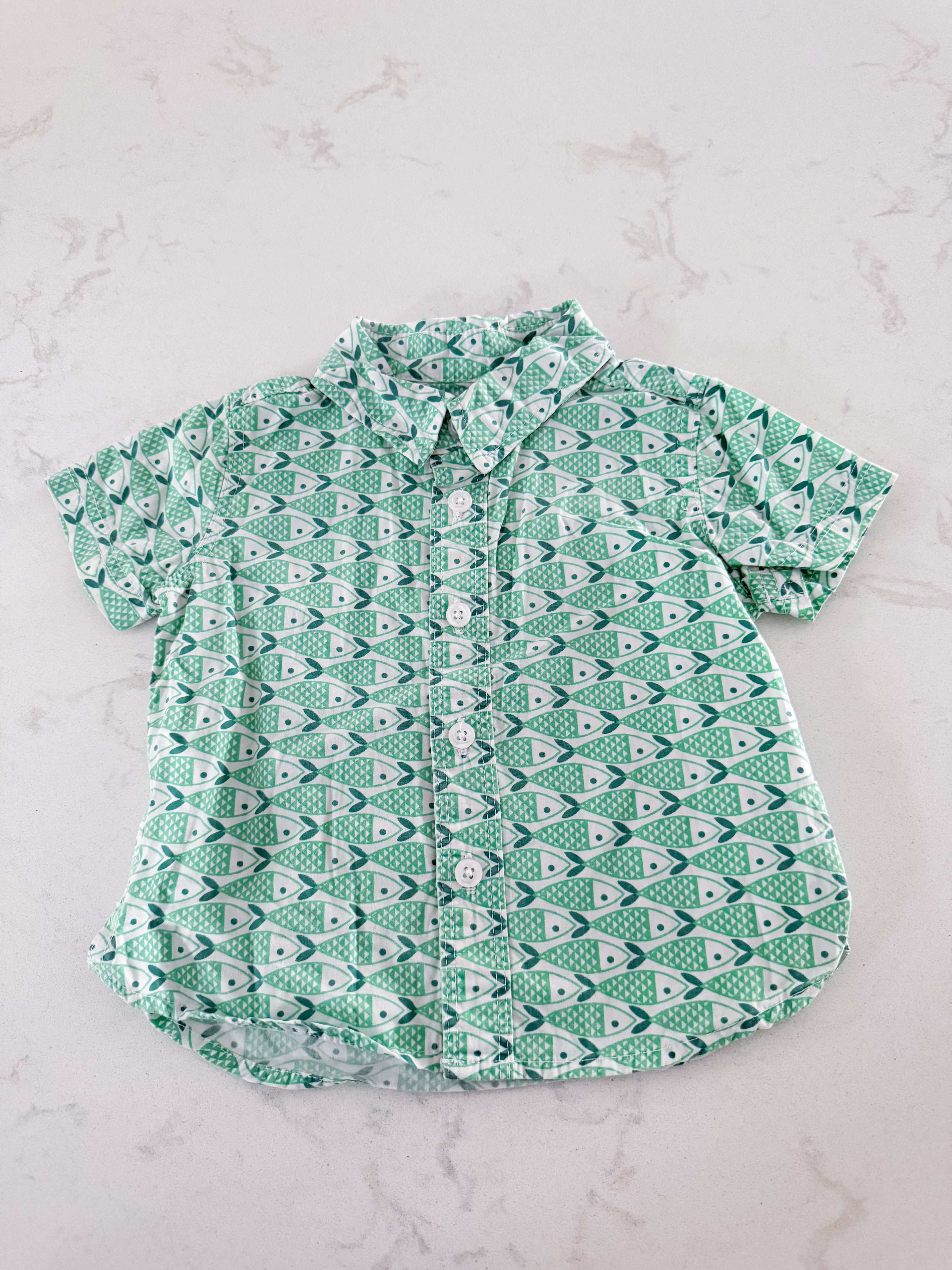 Baby Gap- 6-12m- VGUC- button up short sleeve linen shirt with green fish