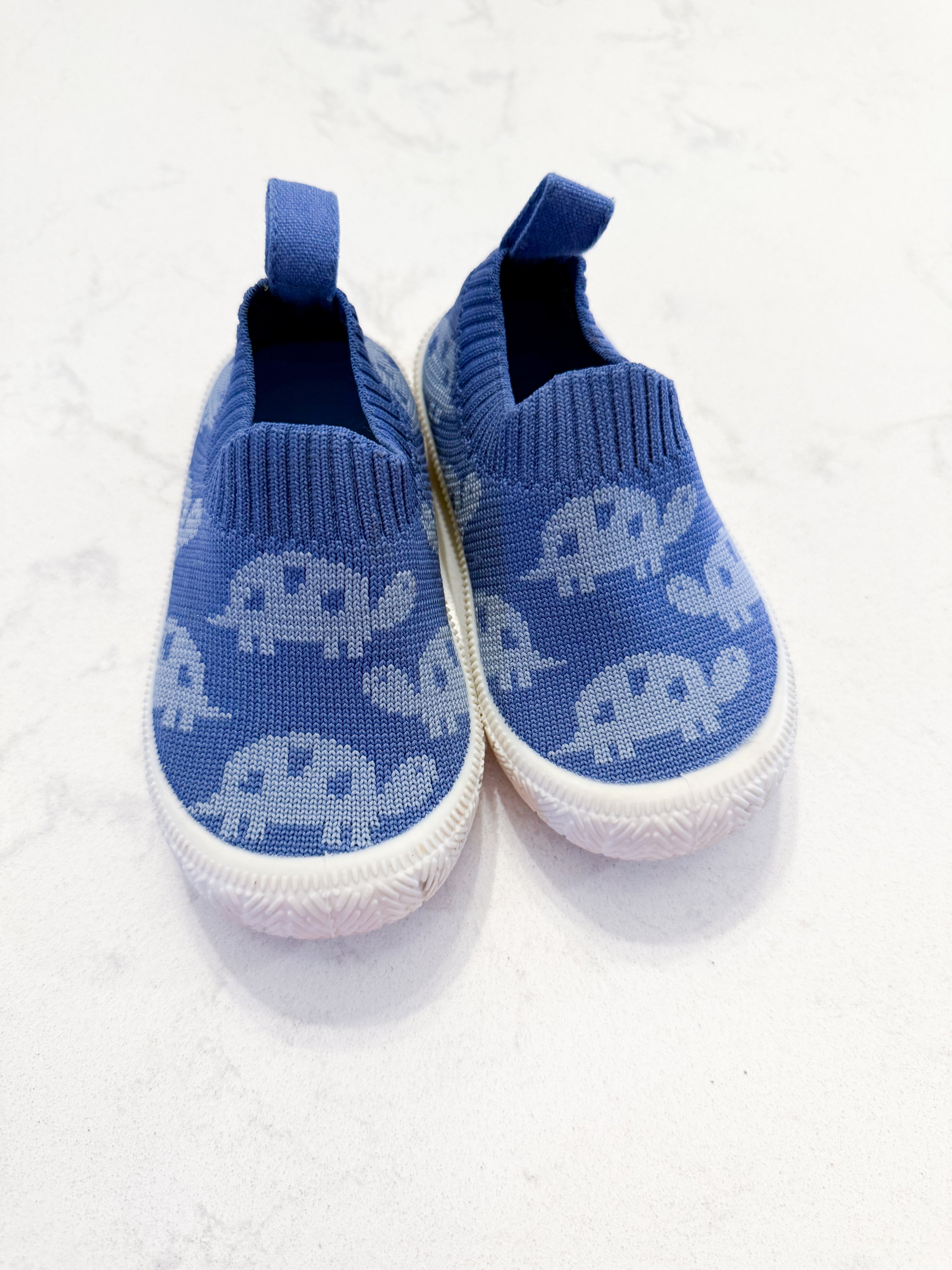 Jan and Jul- 5t- GUC- slip on shoes with turtle pattern