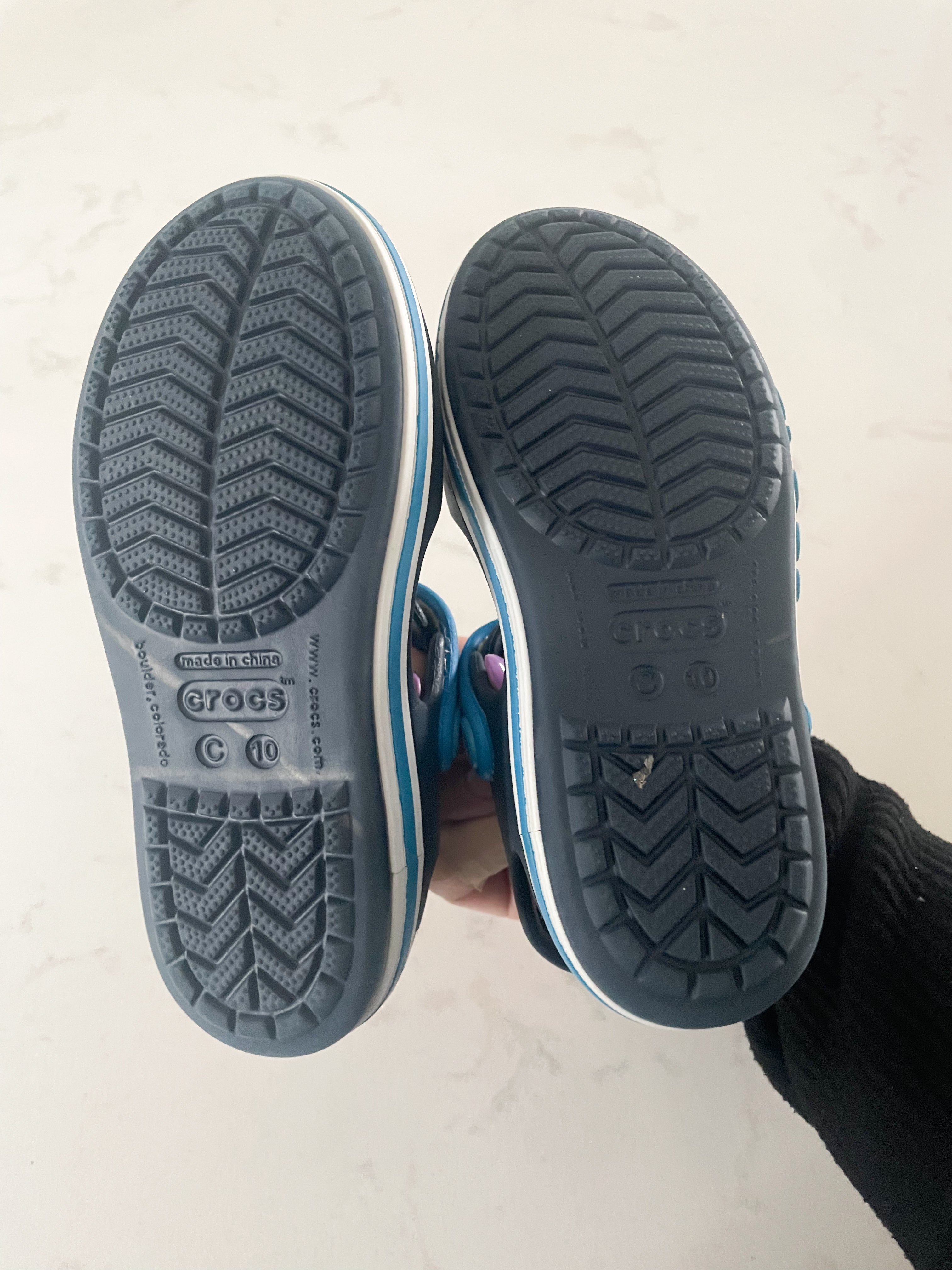 Crocs-10C- VGUC- strap sandal crocs