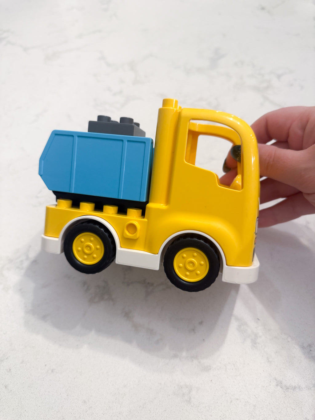 Duplo- Construction set- VGUC ** missing one figure**