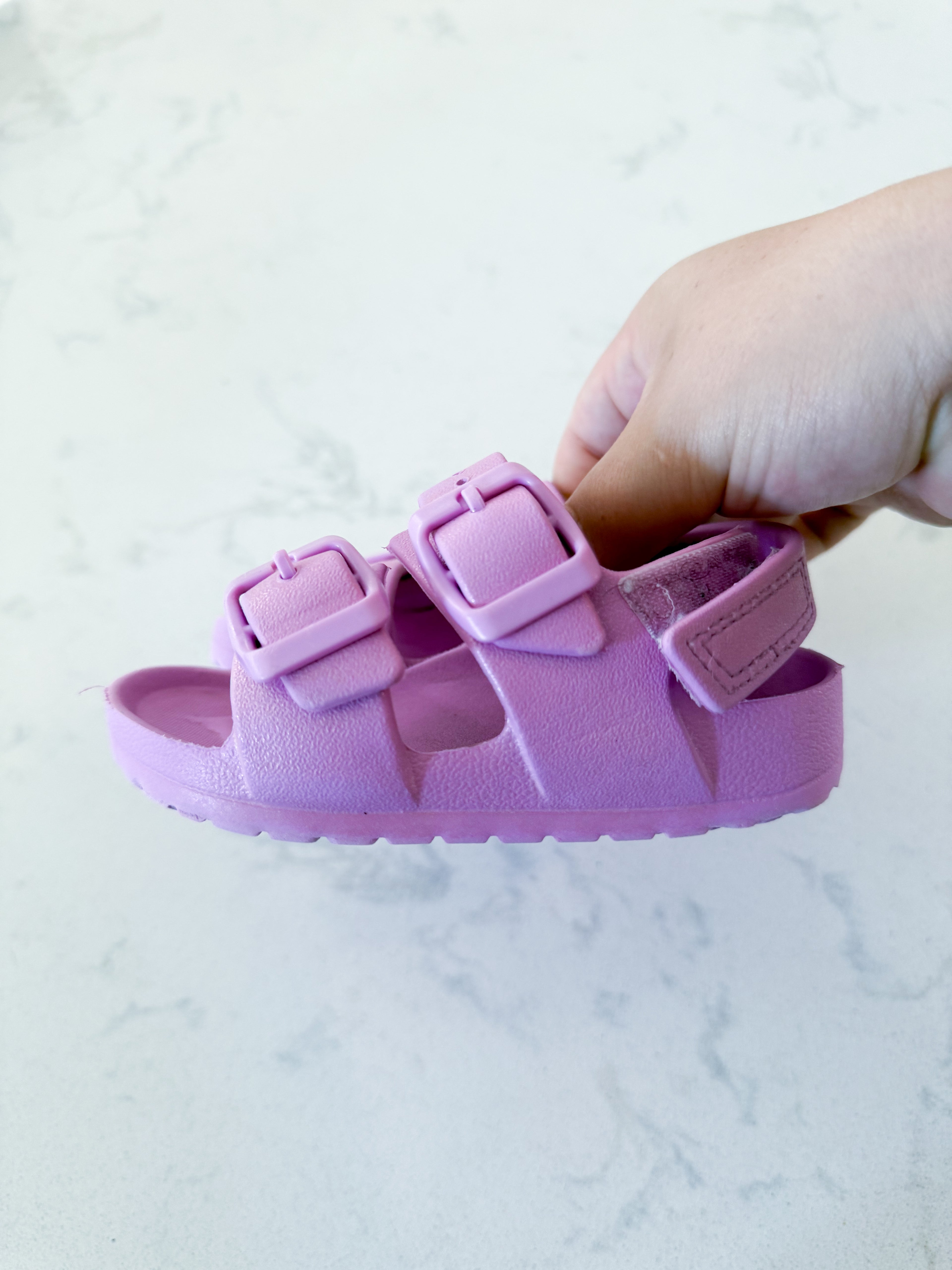 Cat and Jack- 6C- VGUC- slip on purplish pink buckle sandals