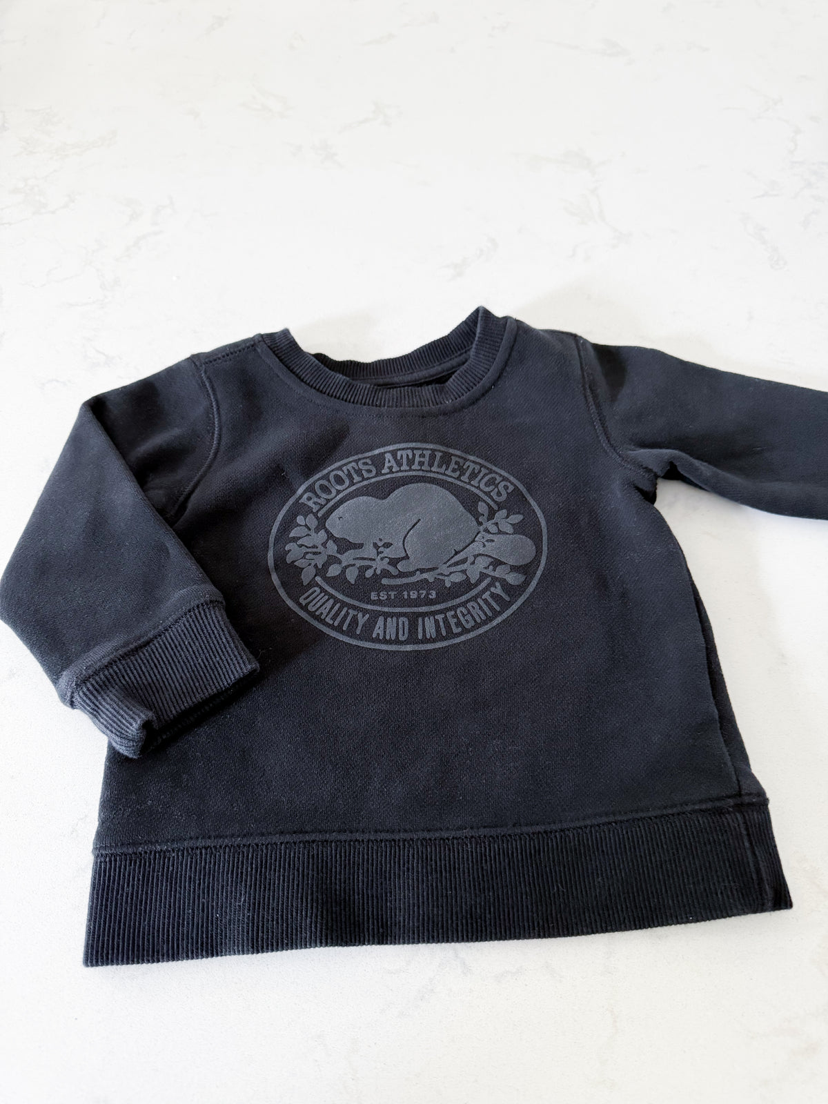 Roots- 12-18m- VGUC- black crewneck sweater with Roots logo