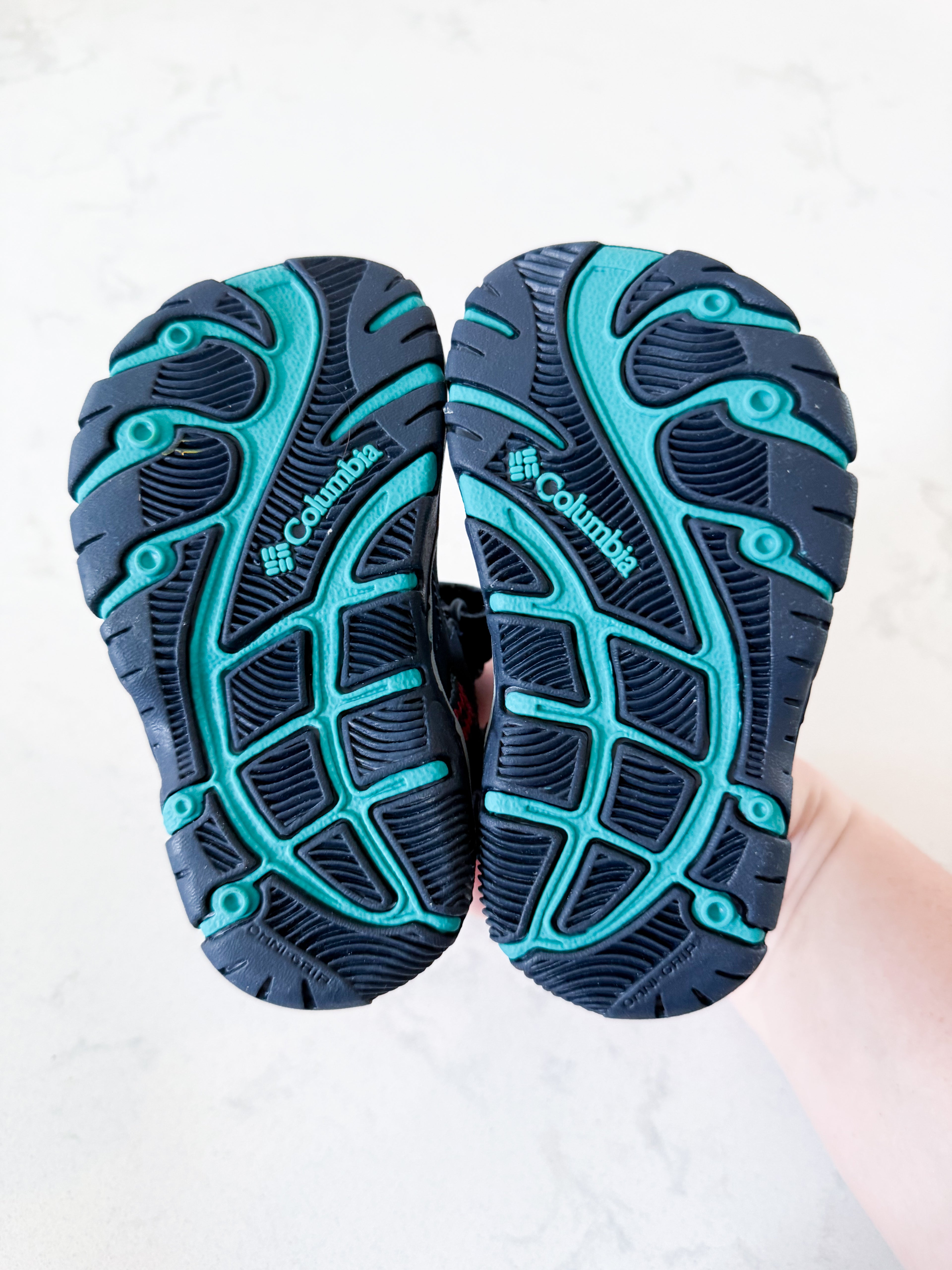 Columbia- 6C- BNWT- Velcro strap  sandals