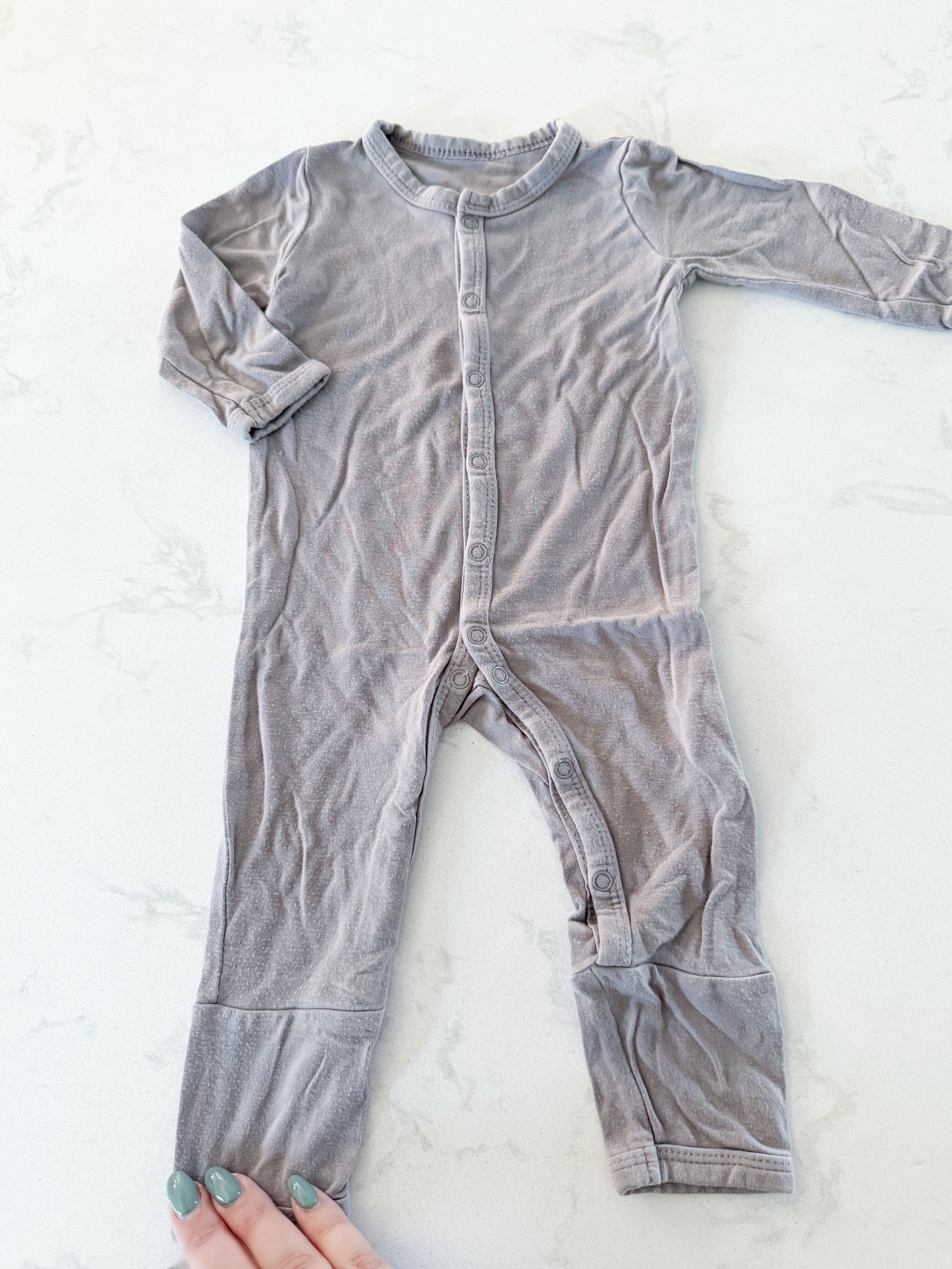 Kyte Baby-0-3m- PLAY- light grey button up bamboo jammies