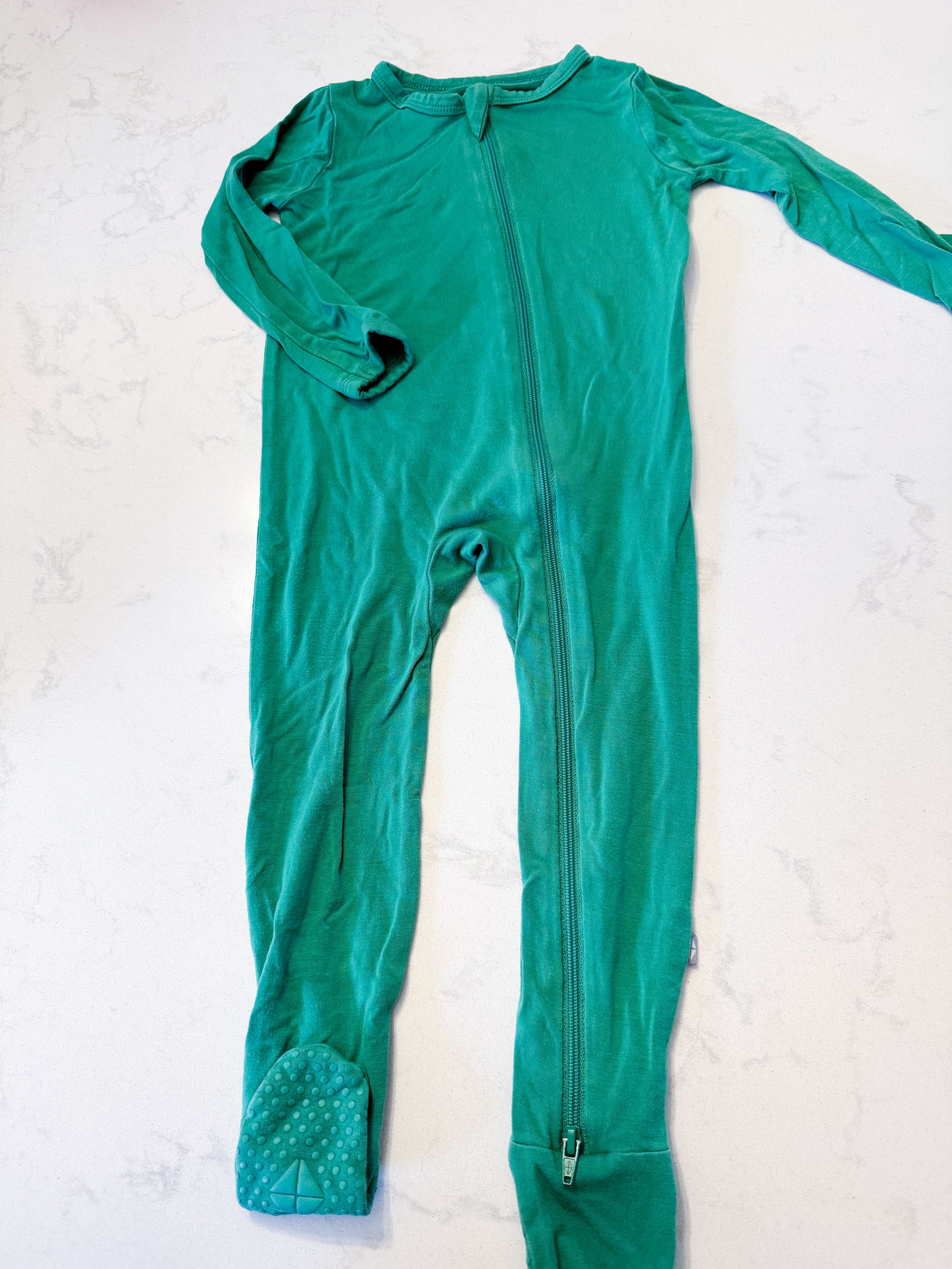 Kyte Baby- 12-18m- GUC- bright green zip up bamboo footie pajamas
