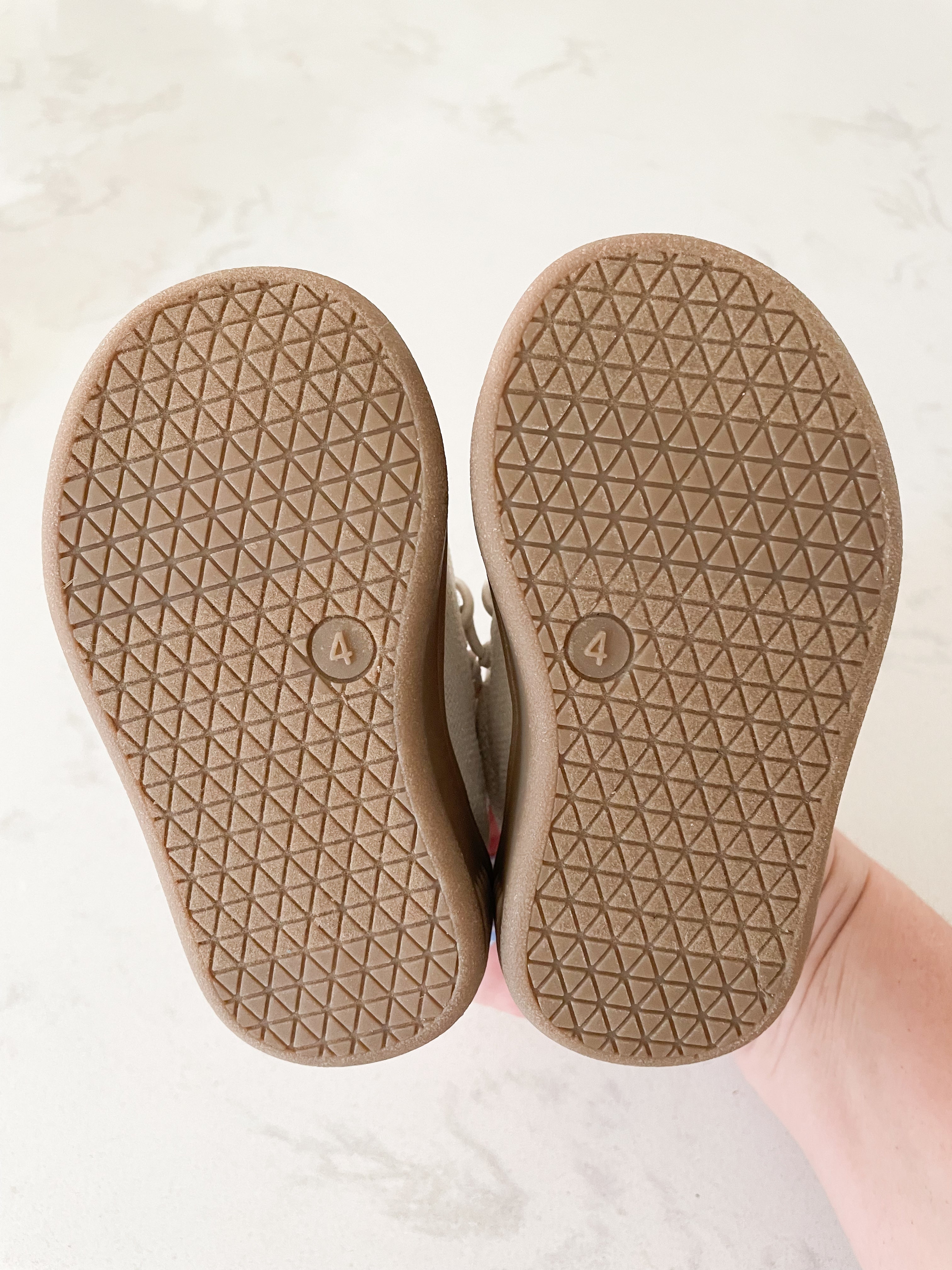 Gap- 4C- canvas shoes