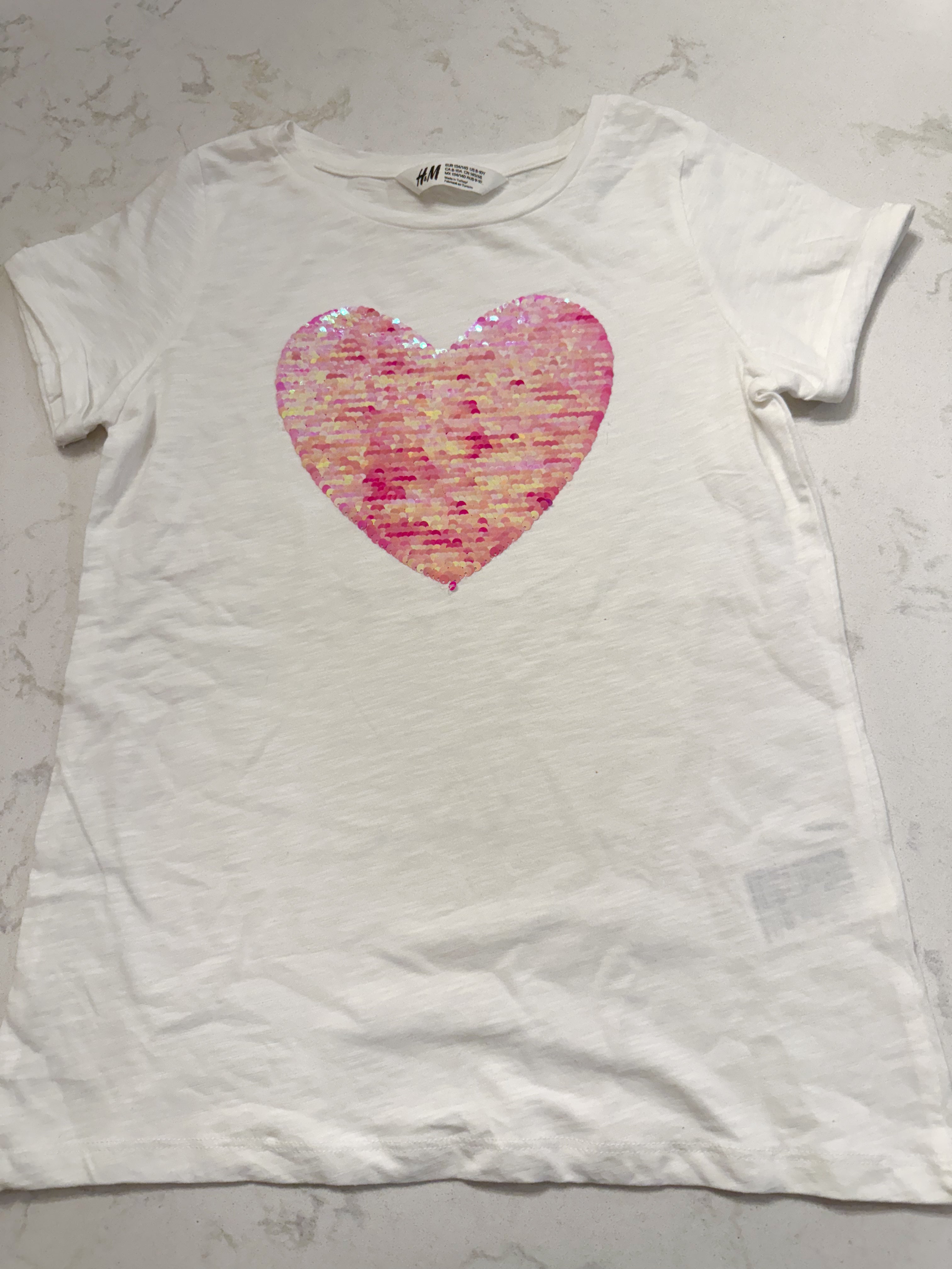 H&M- 8-10Y- VGUC- white t shirt with sequin heart