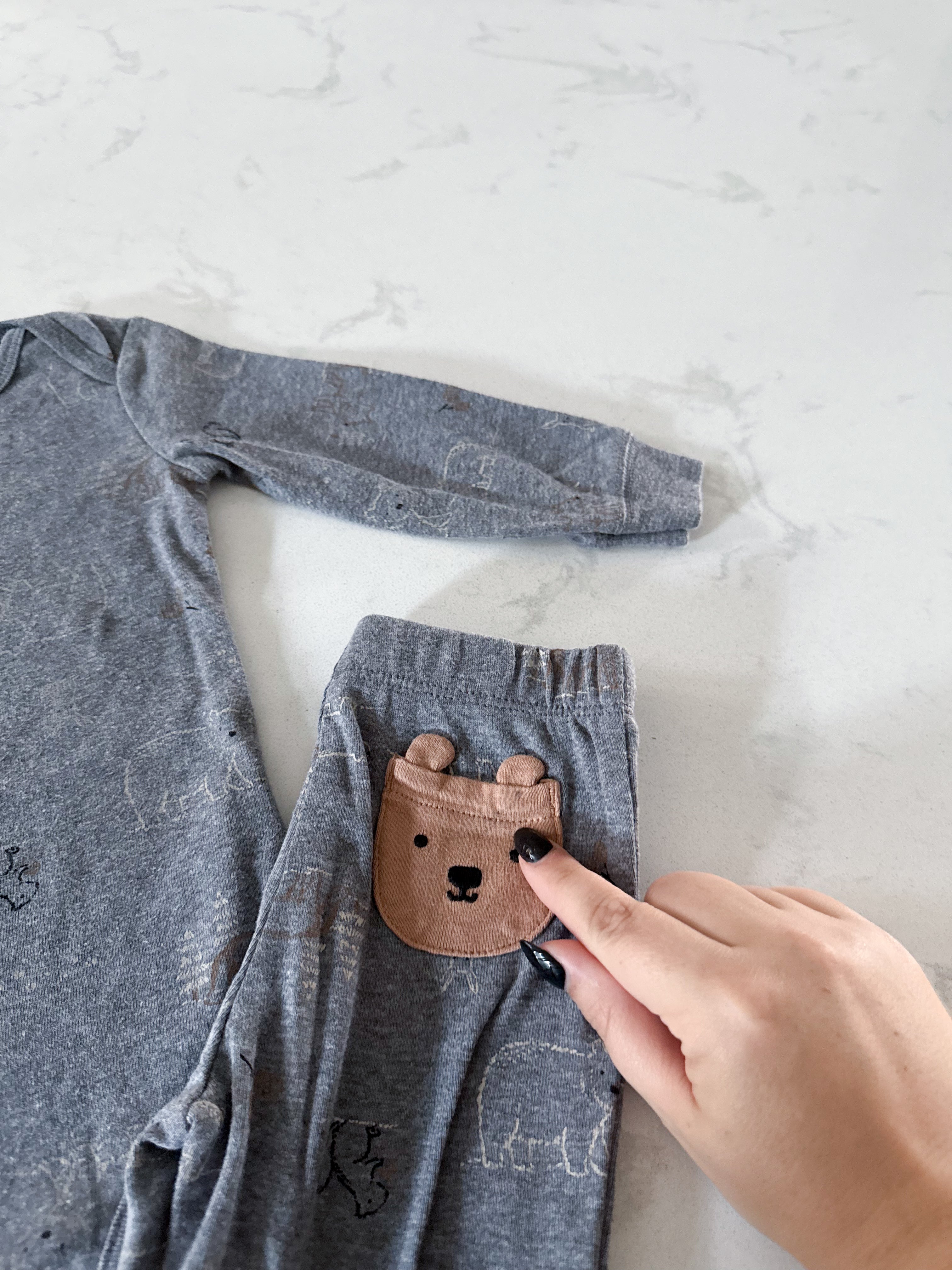 Carter’s- 12m- PLAY- grey matching set with bears