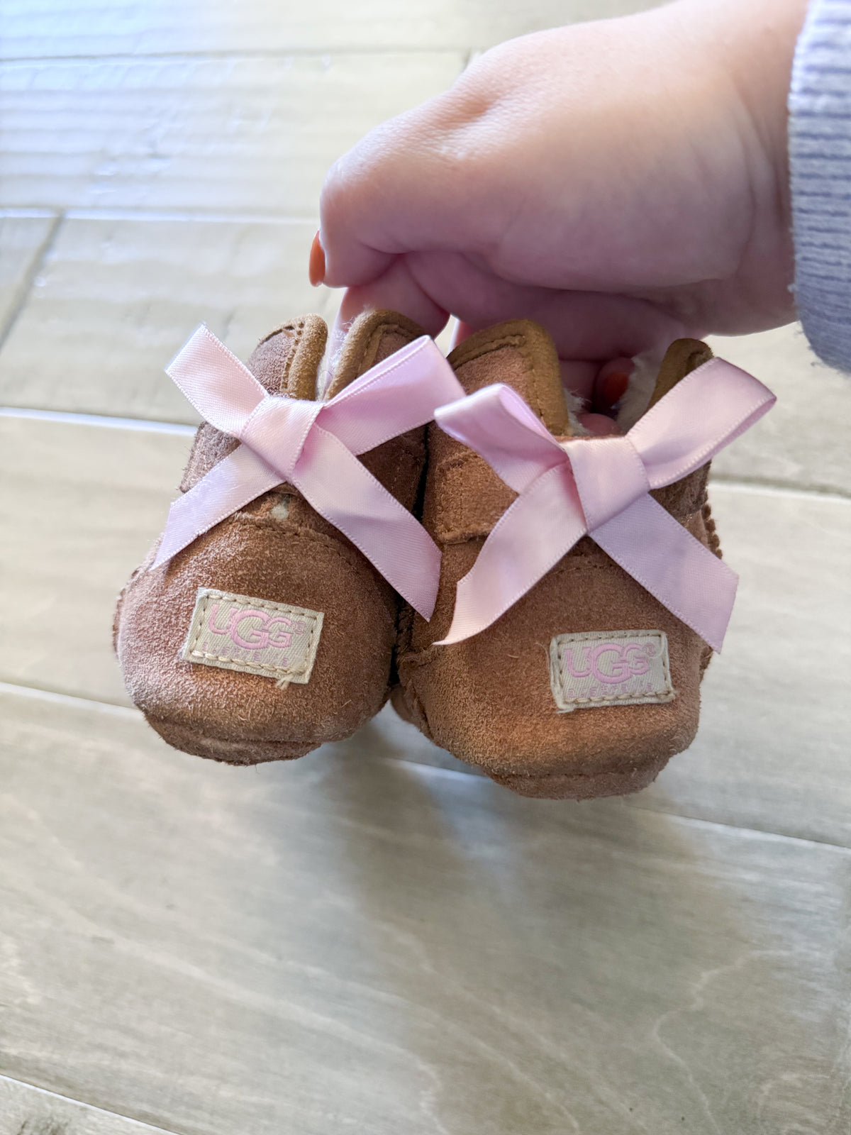 Uggs- 4/5Y- PLAY- brown wool lined Ugg boots with pink grips on soles