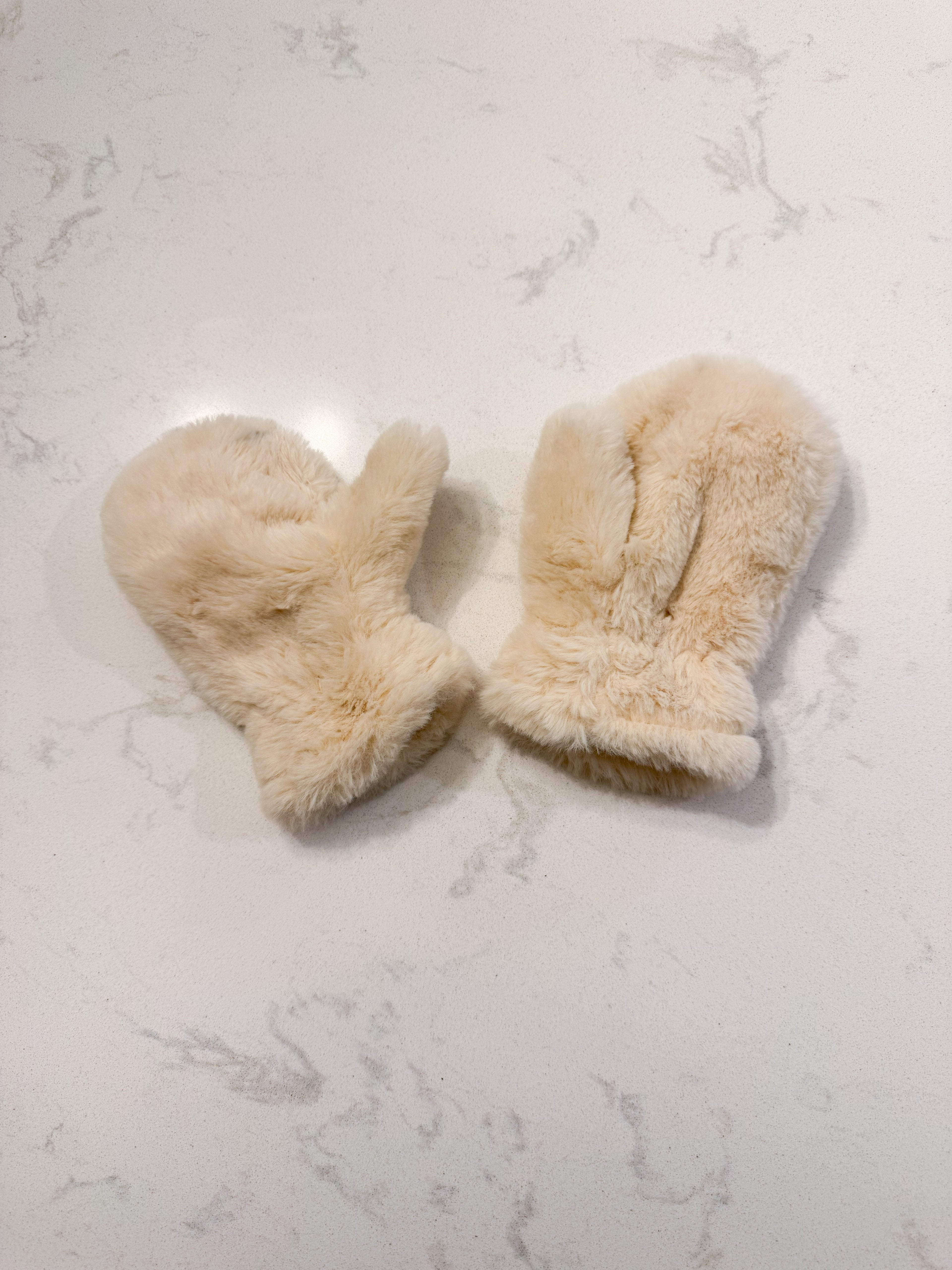 No brand- toddler- GUC- cream coloured fuzzy mitts