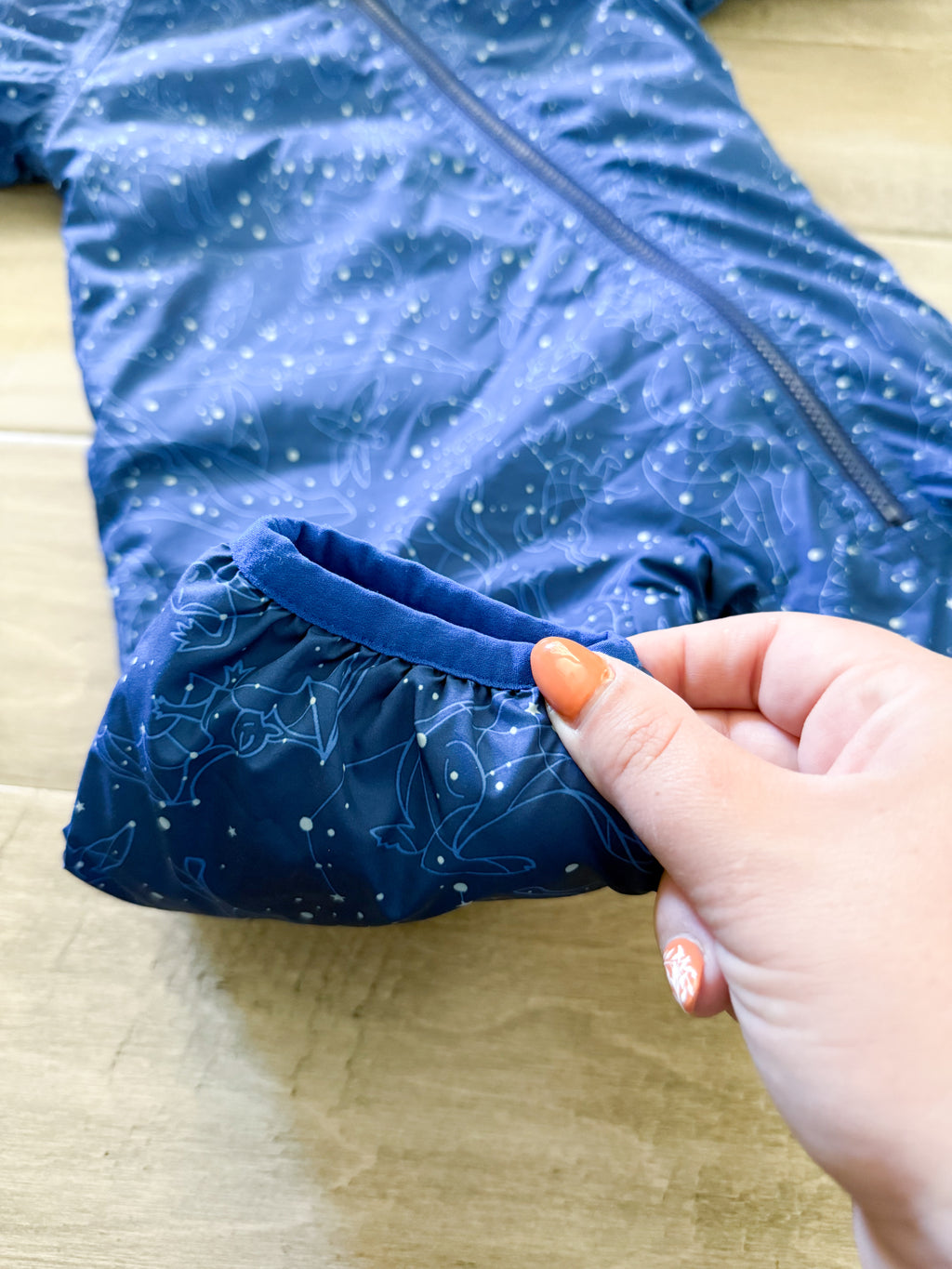 Patagonia- 0m (fits large)- VGUC- blue reversible thin bunting suit with stars