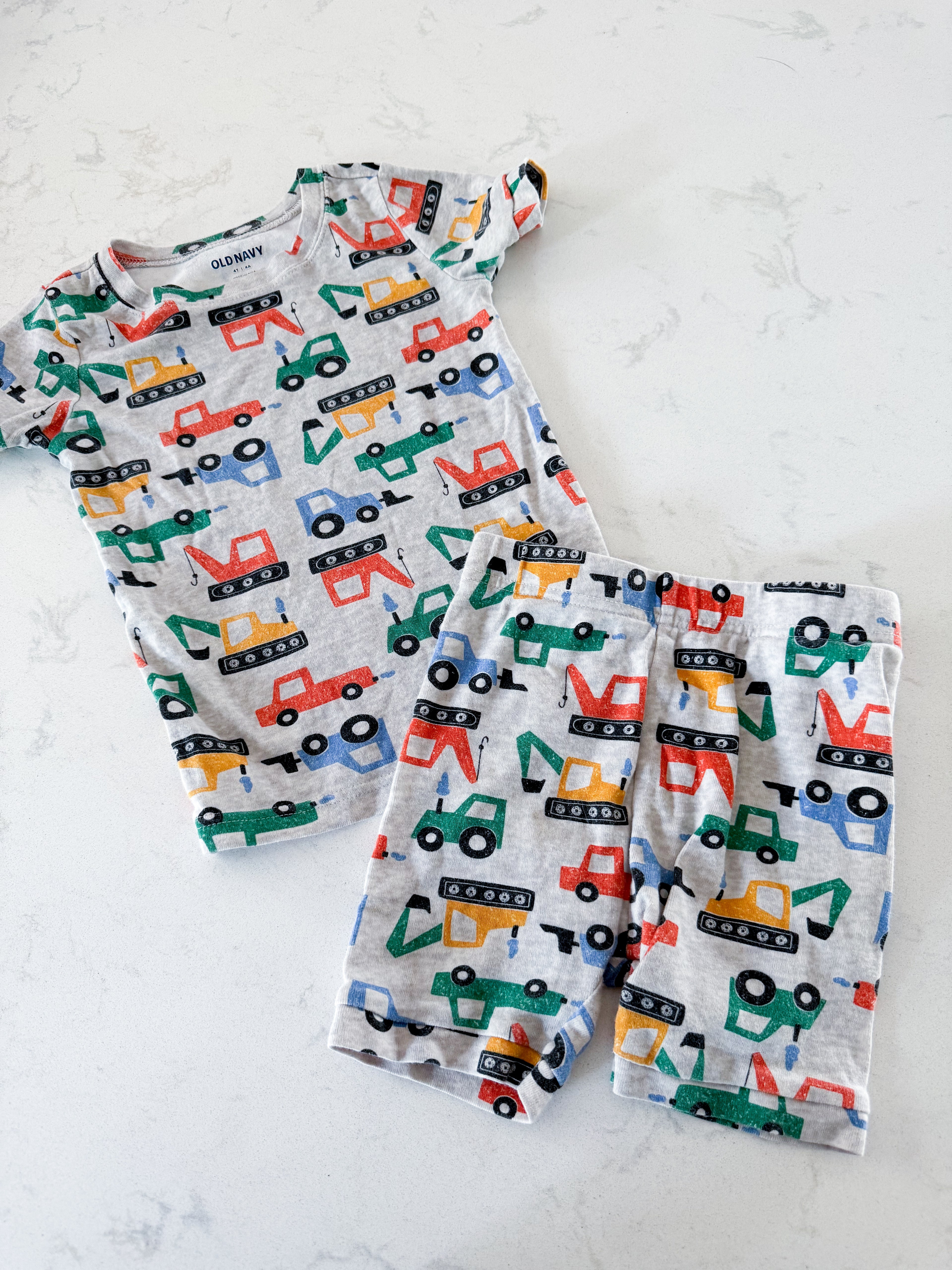 Old Navy- 4T- VGUC- grey shorts pajamas with construction vehicles