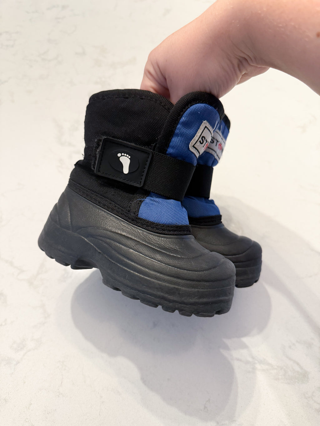 Stonz- 5C- GUC- blue and black Stonz boots