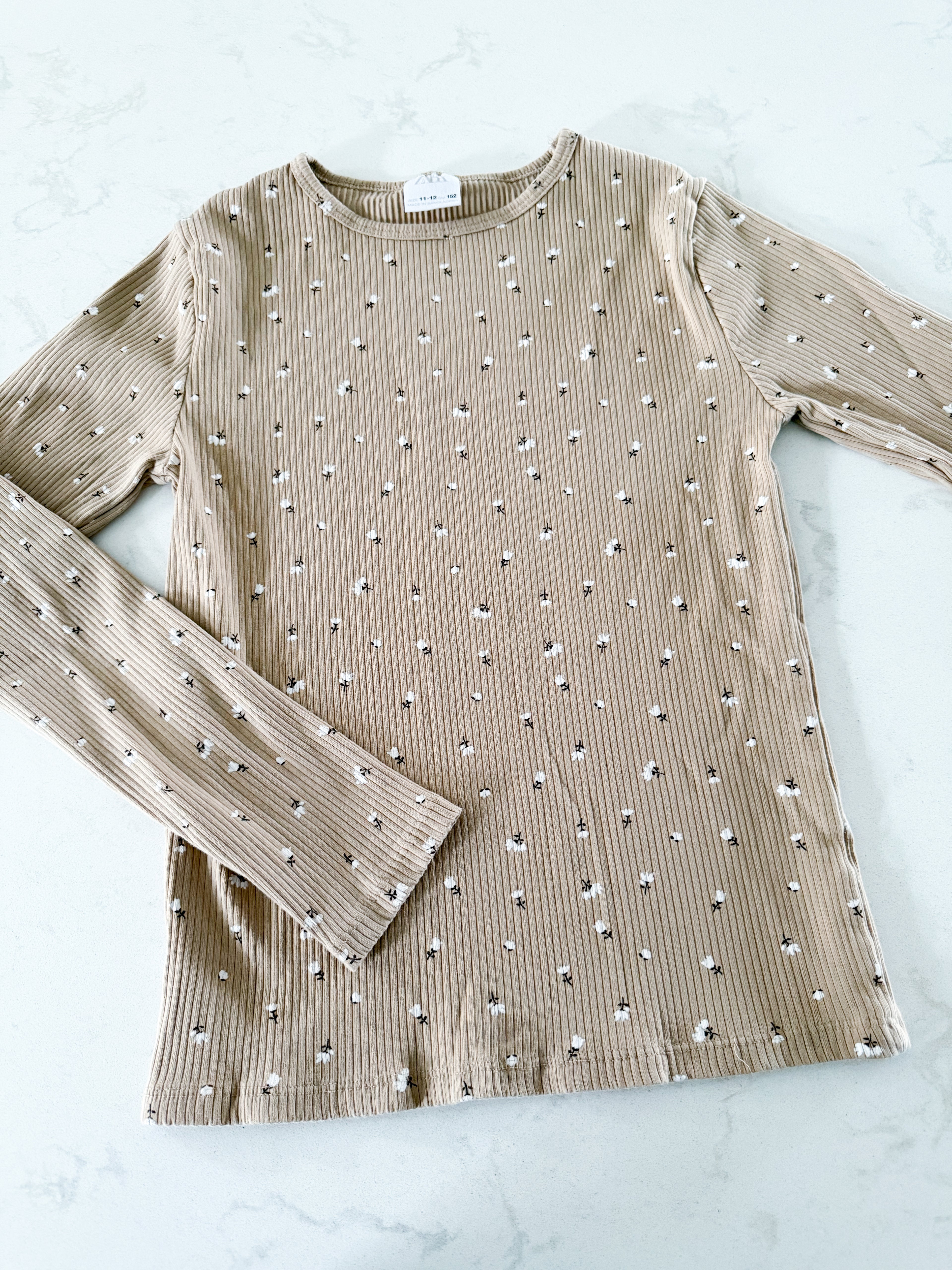 Zara- 11-12Y- VGUC- beige ribbed long sleeve shirt with white florals