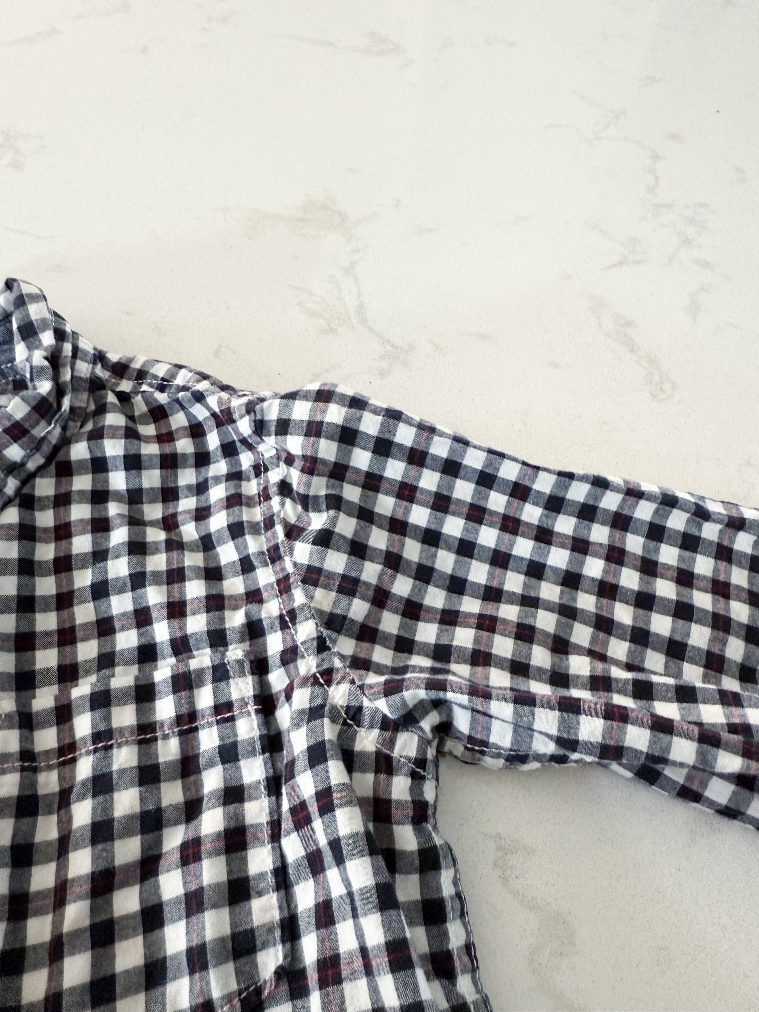 Gap- 3T- VGUC- black White and red checkered plaid