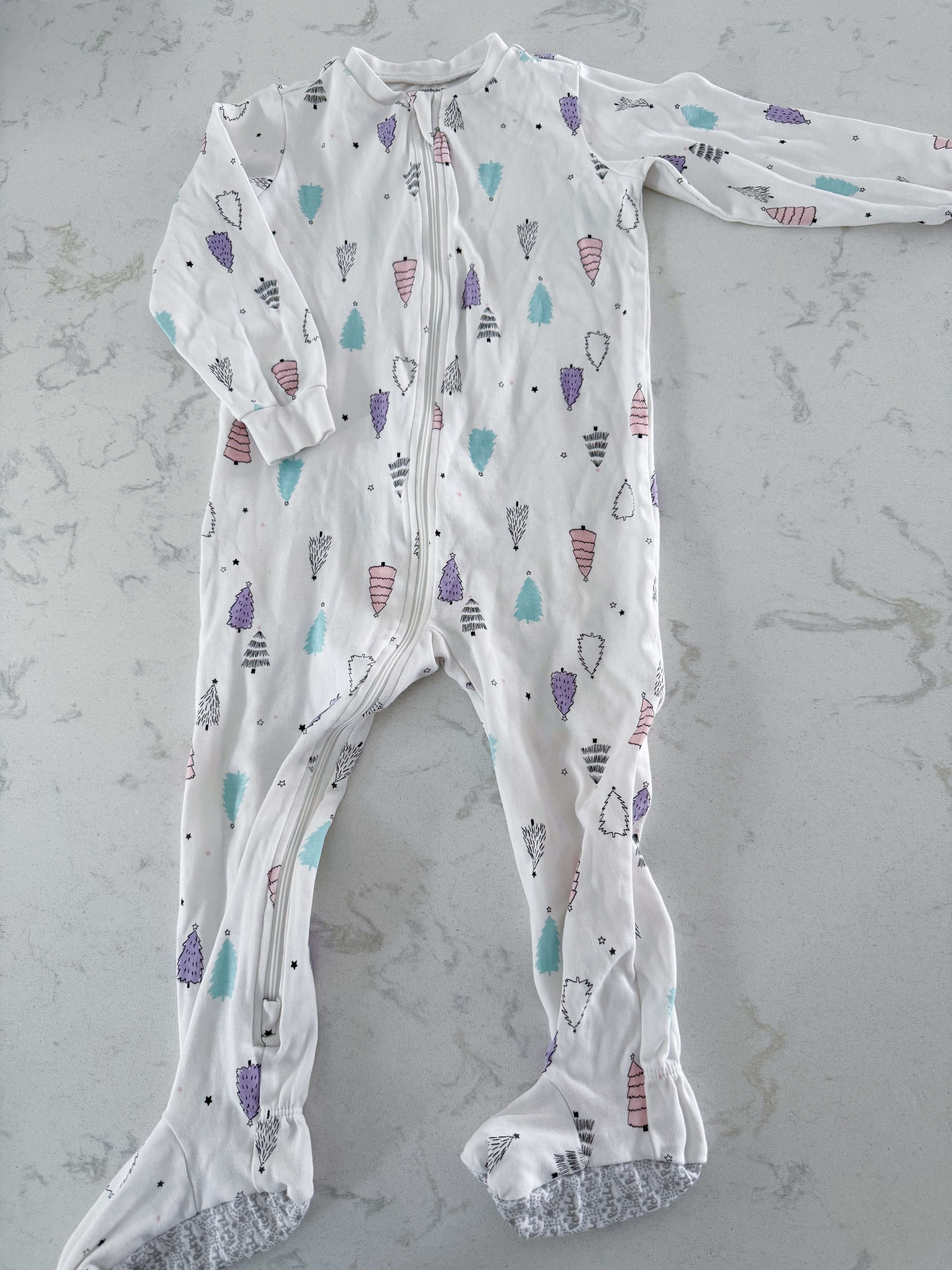 Pekkle- 3Y- VGUC- white footie pajamas with purple blue and pink trees