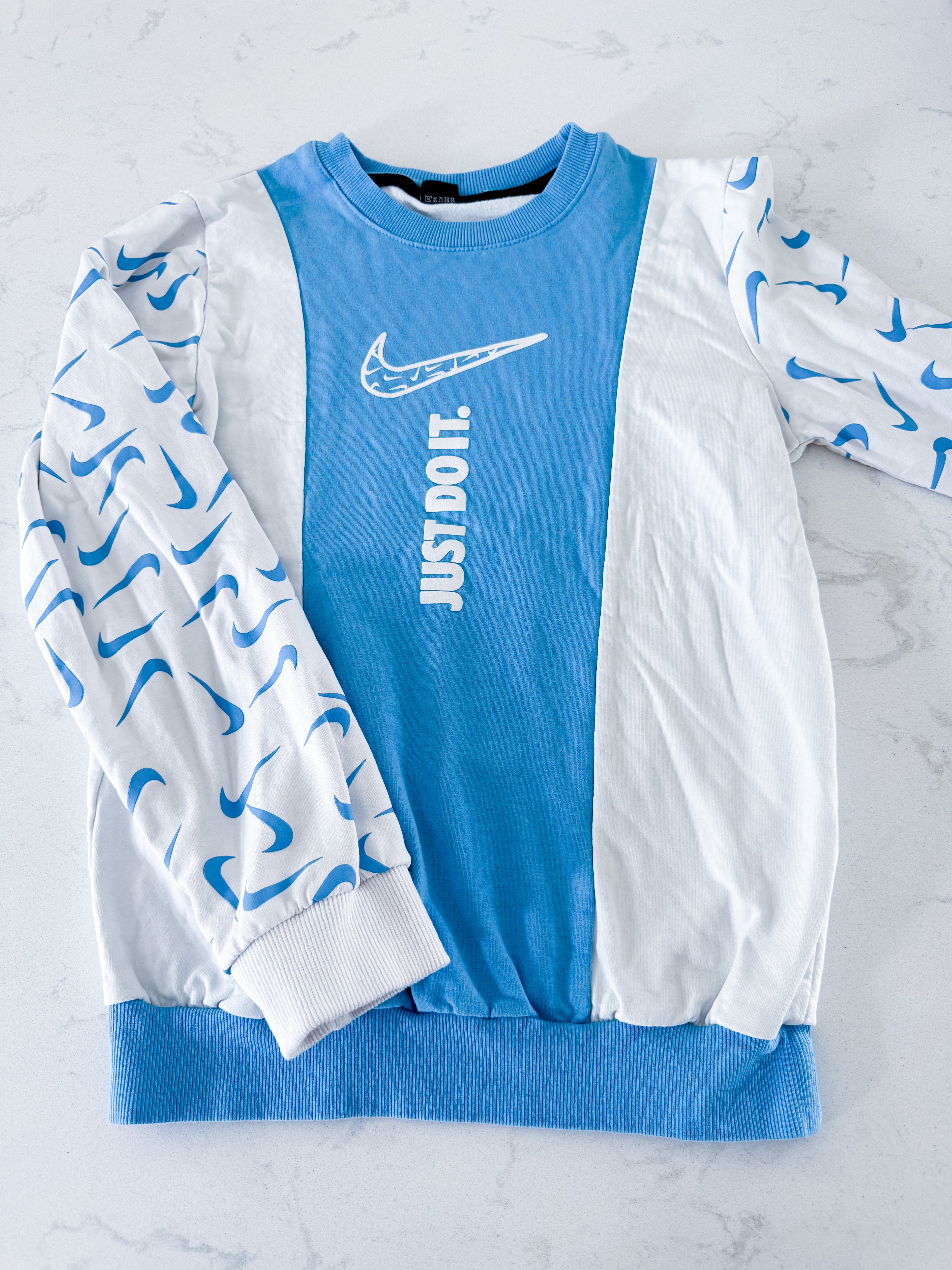 Nike- 13-14Y- PLAY- white and light blue crewneck sweater with logo all over